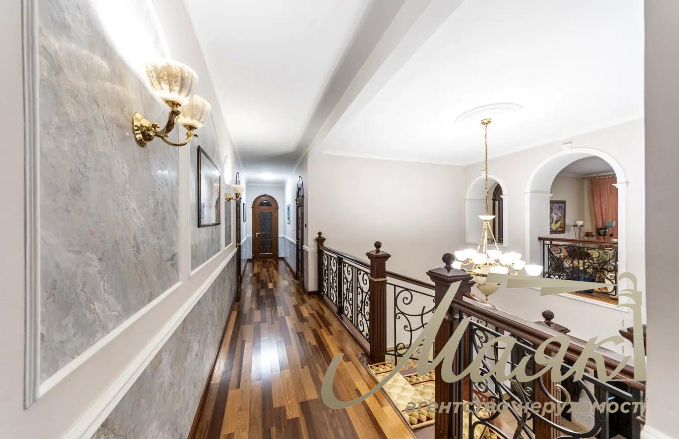 Продажа элитного дома 631м2 в Киеве, Голосеевский р-н, с.Вита-Литовская, пров. Залужный