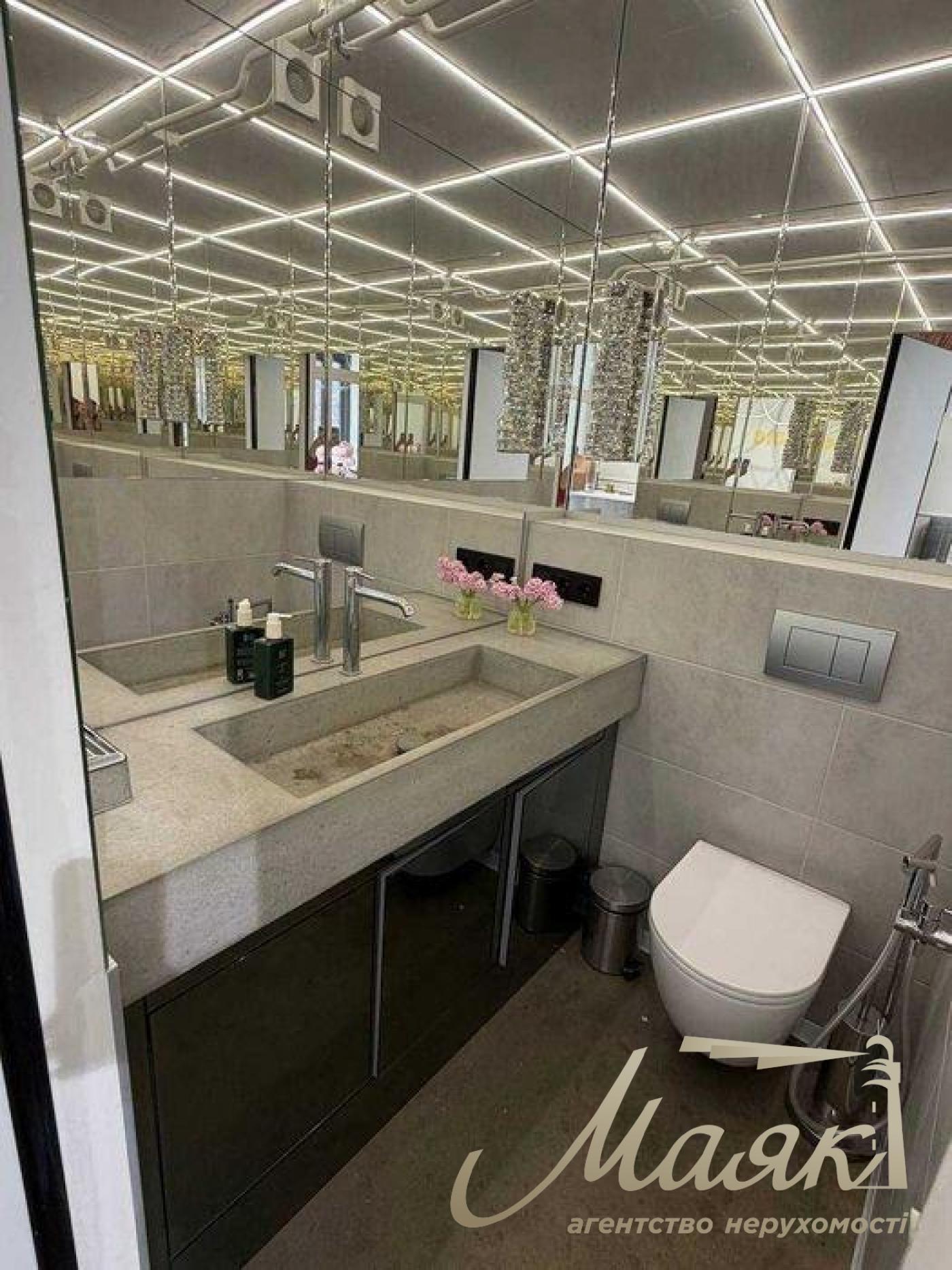 Rent a facade room 40 sq.m.sq. Mechnikova str., Pechersk