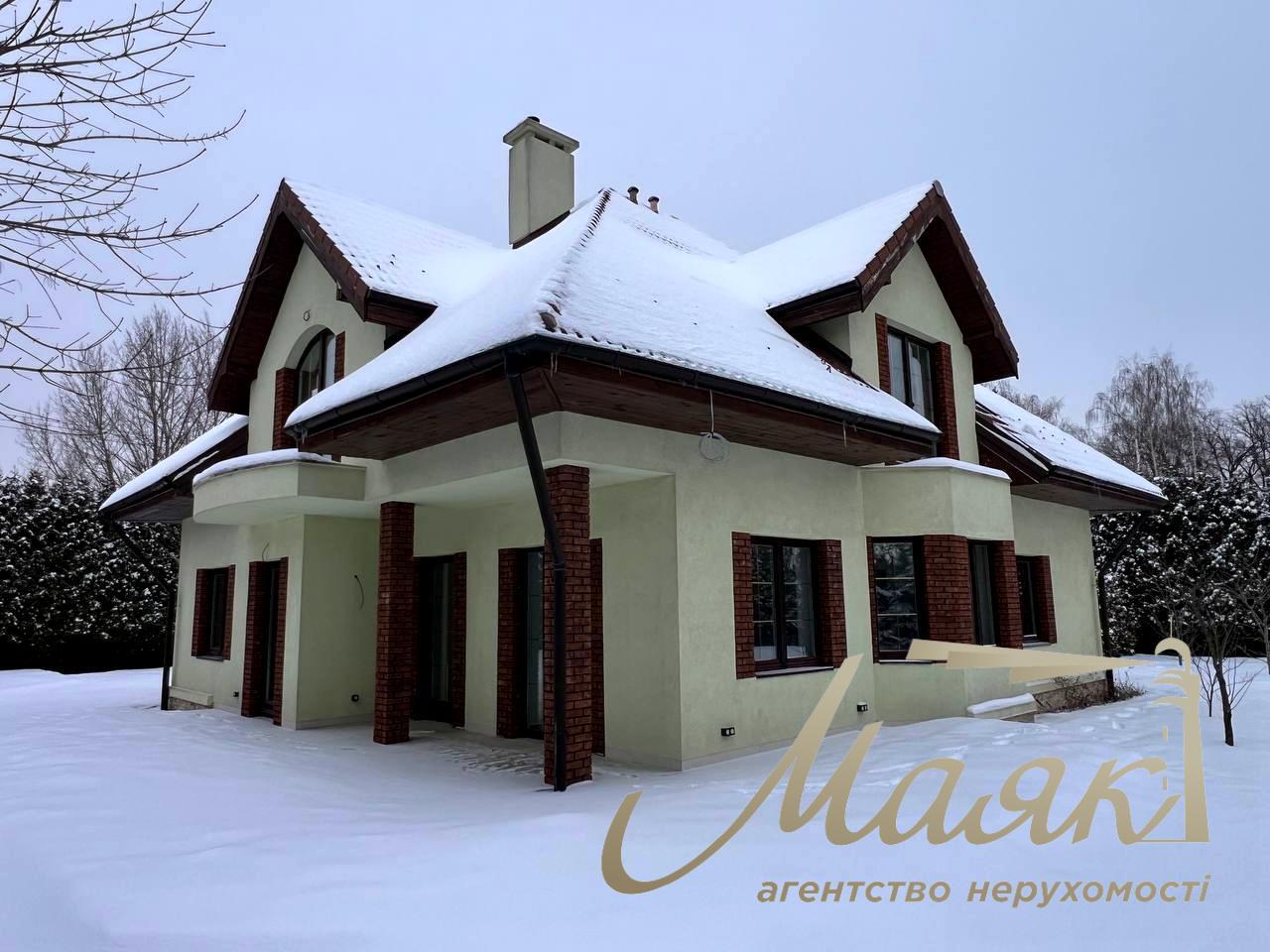 For sale house 303 m² in the center of the village Romankova, 12 sotok, with repair, Obukhiv direction, Kiev region.