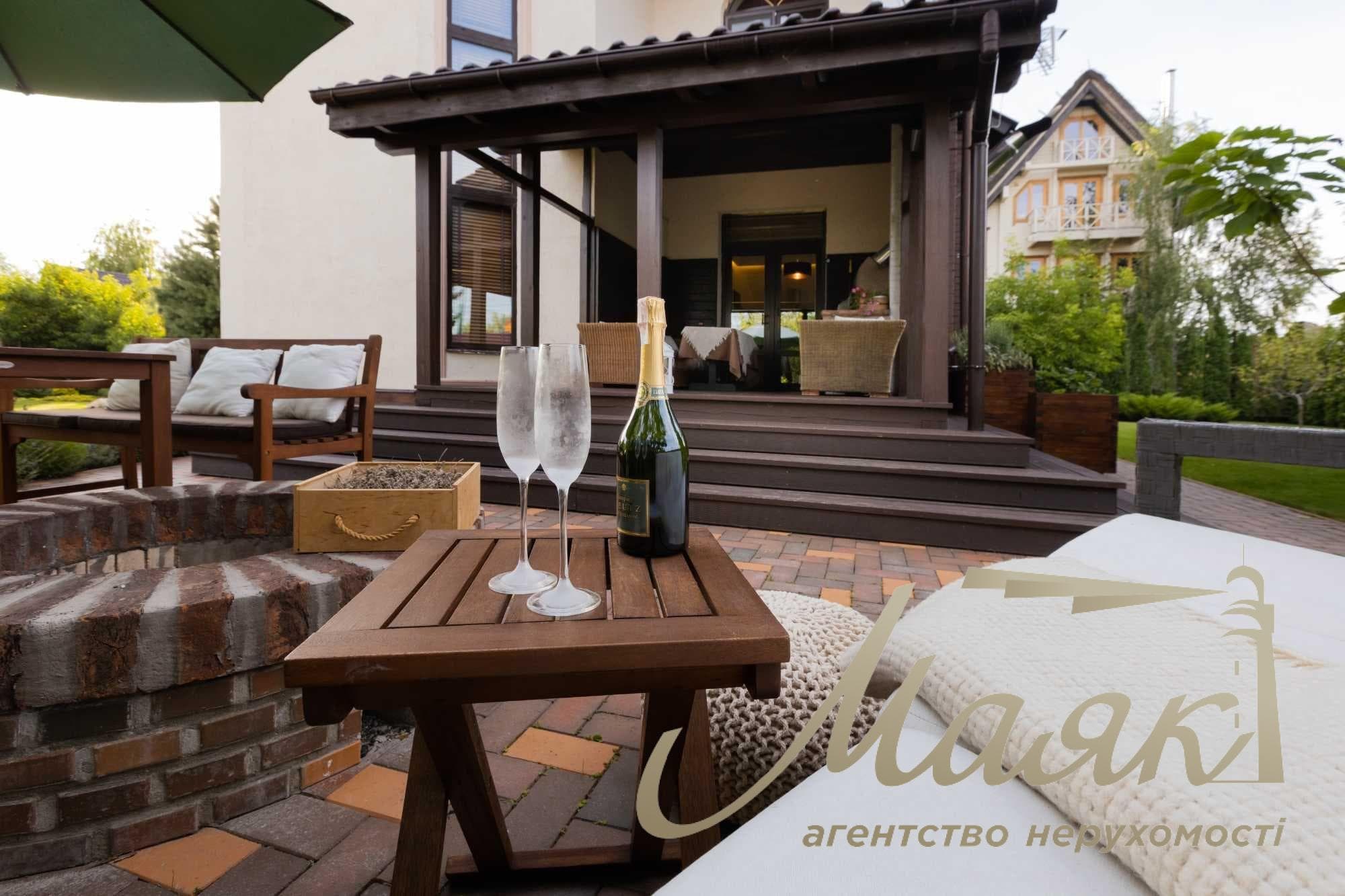 320 m² house for rent in Koncha-Zaspa. Cleaning and gardening services included