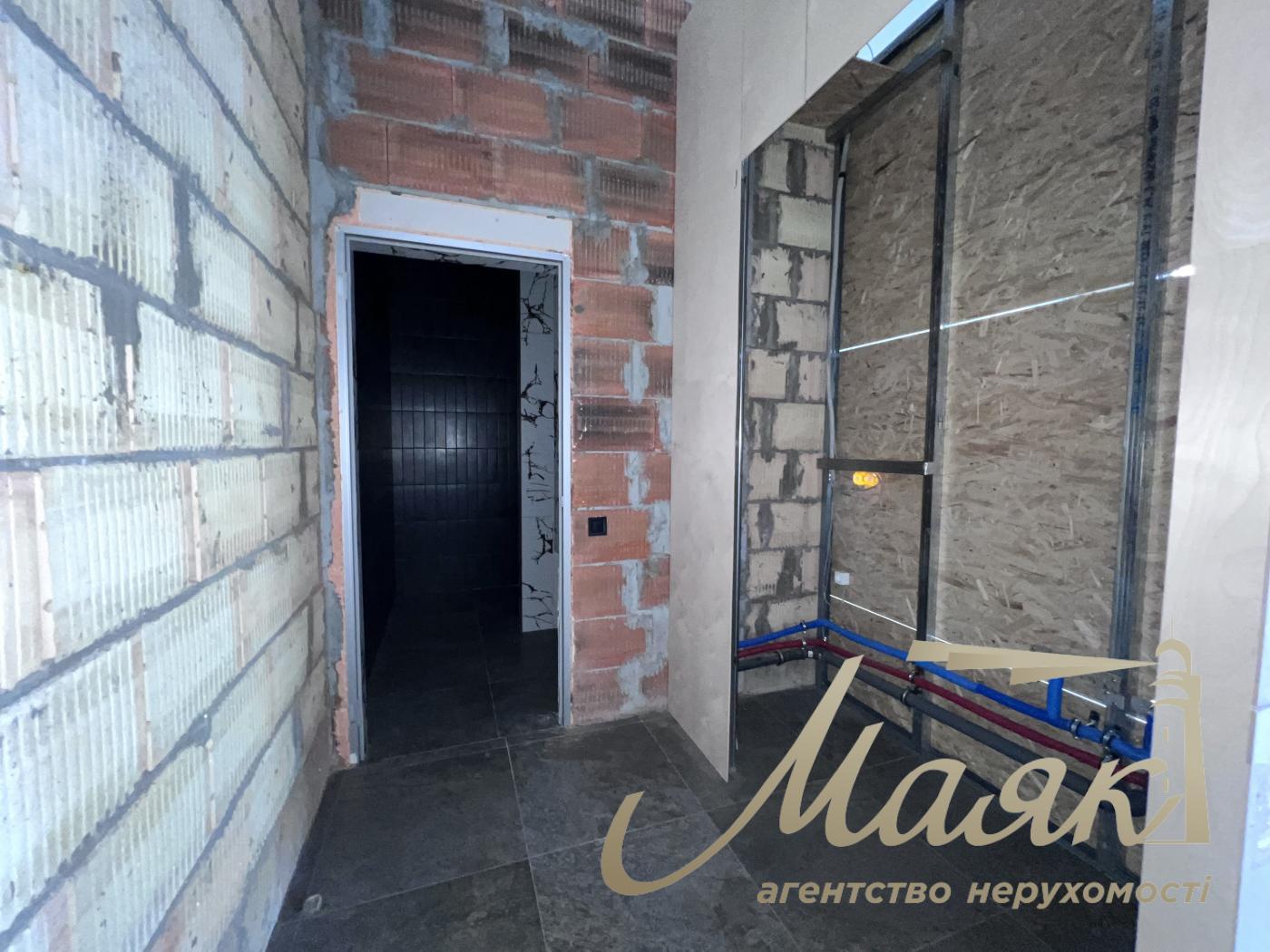 Rent a facade premises of 125 sq.m. on Narodnoe Opolchenie Street in Sky Avenue Residential Complex