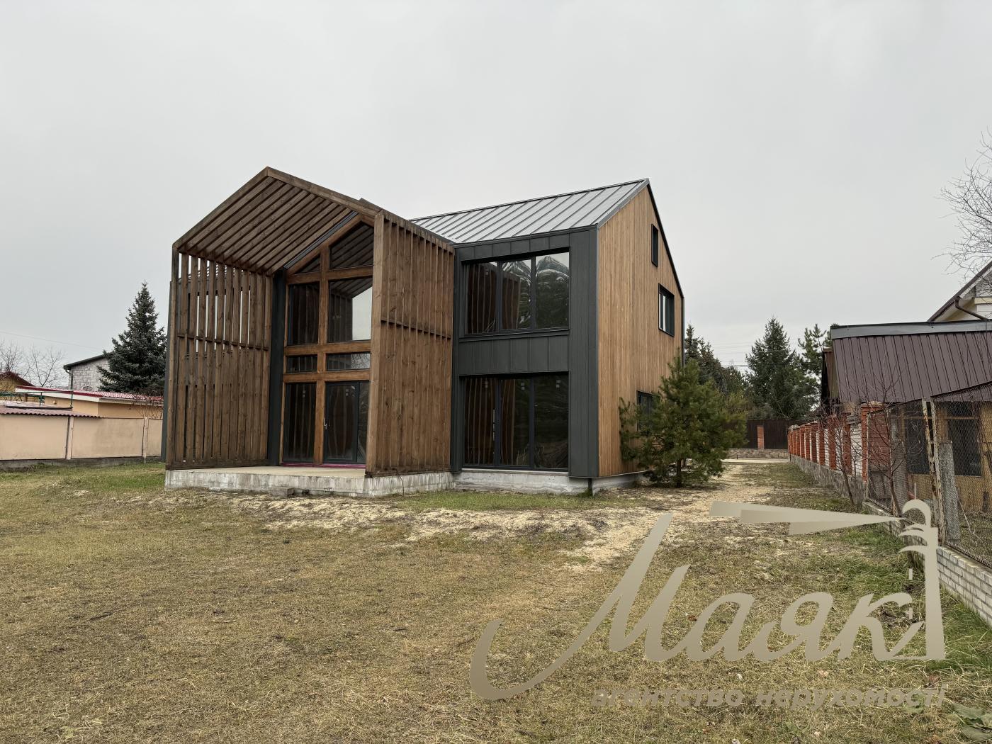 Продаж 2-поверхового будинку в Голосіївському районі Києва 252 м2, Чапаєвка, Лисоводна