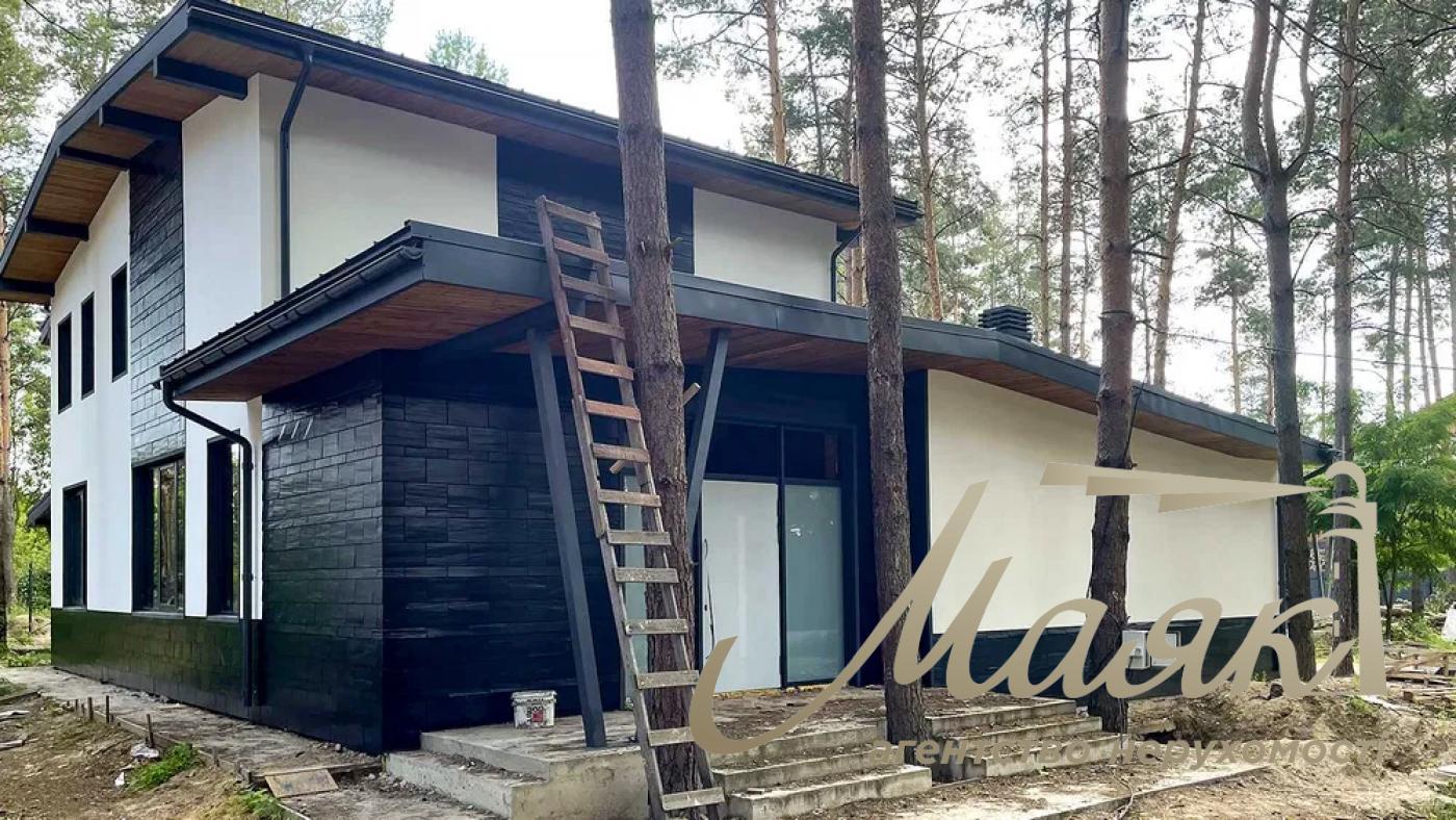 Предлагается к продаже эксклюзивный двухэтажный дом в сосновом лесу, в селе Зазимье