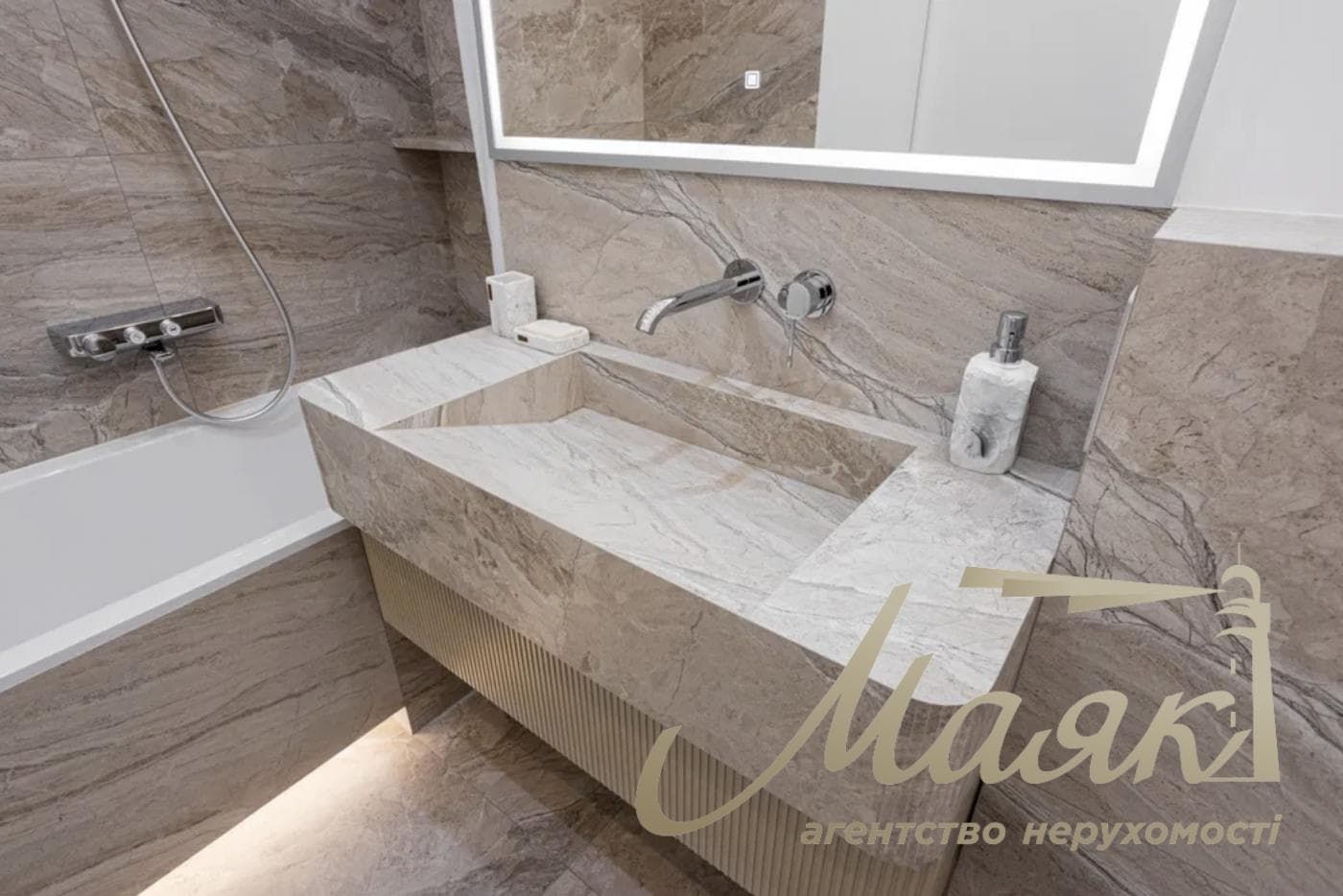 Оренда унікальної 2-кімнатної квартири (75 м²) у ЖК «52 Перлина/Печерськ Плаза» з терасою площею 17 м²