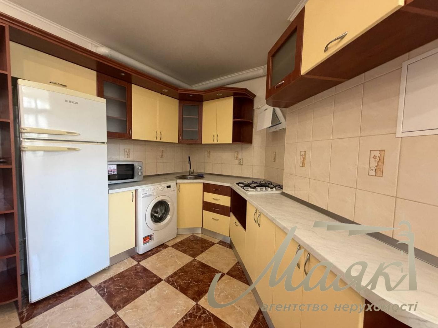 2-room apartment for rent at 4 Raisa Okipnaya Street, Levoberezhnaya.