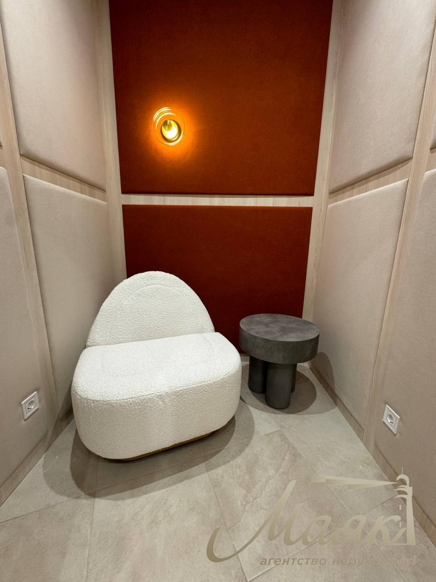 Оренда мебльованого офісу (300м2) у ЖК Busov Hill