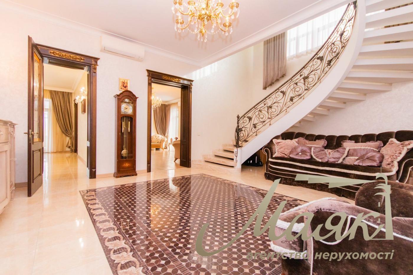 Продажа дома 280м2 на 15 сотках в Хотове., Авторский ремонт.