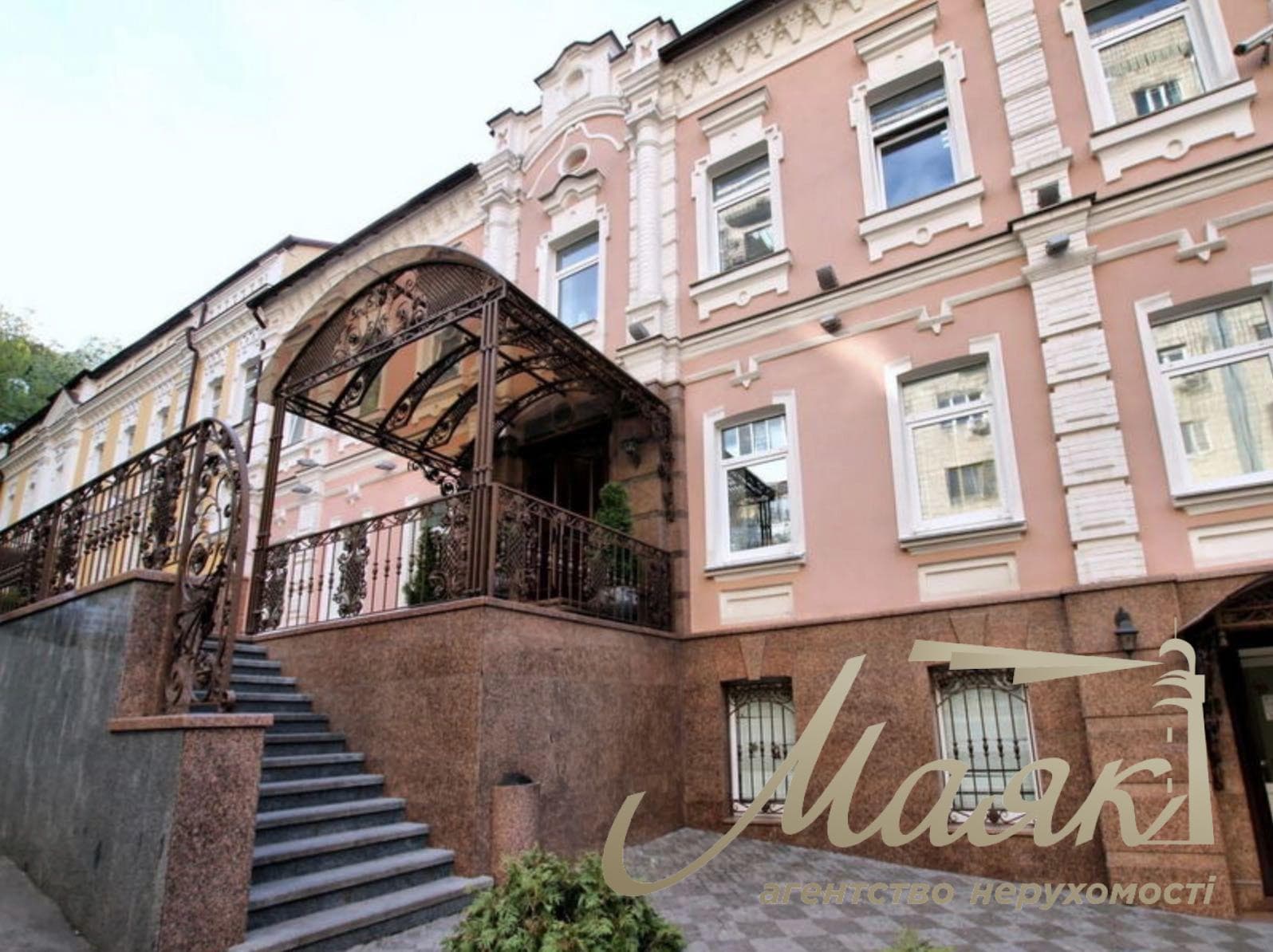 Rent a 2,500-meter standalone building in Podil | School, Preschool, Consulate