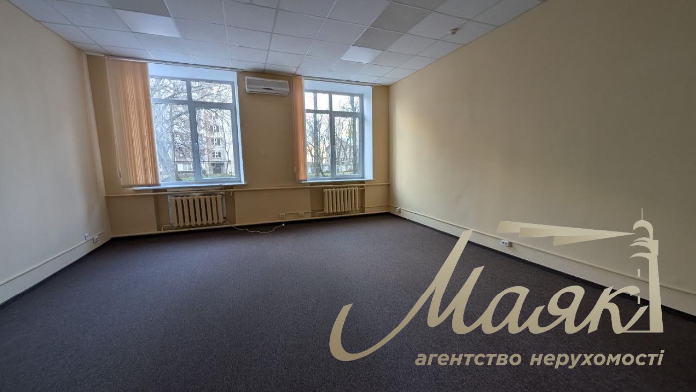 Продаж офісних приміщень 974м2 у центрі Печерська вул. Євгена Коновальця, 31