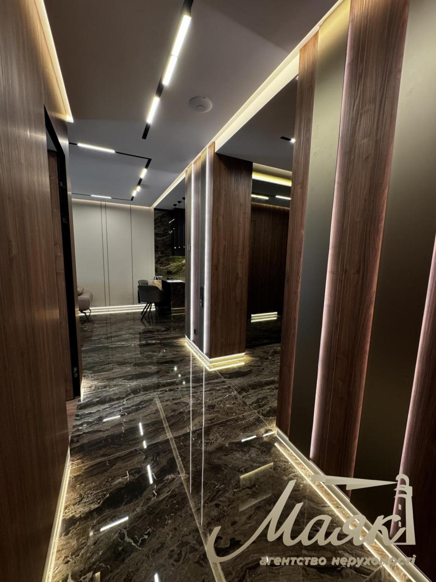 Rent 3 bedroom apartment in LCDDelmar, 90m, Pechersk