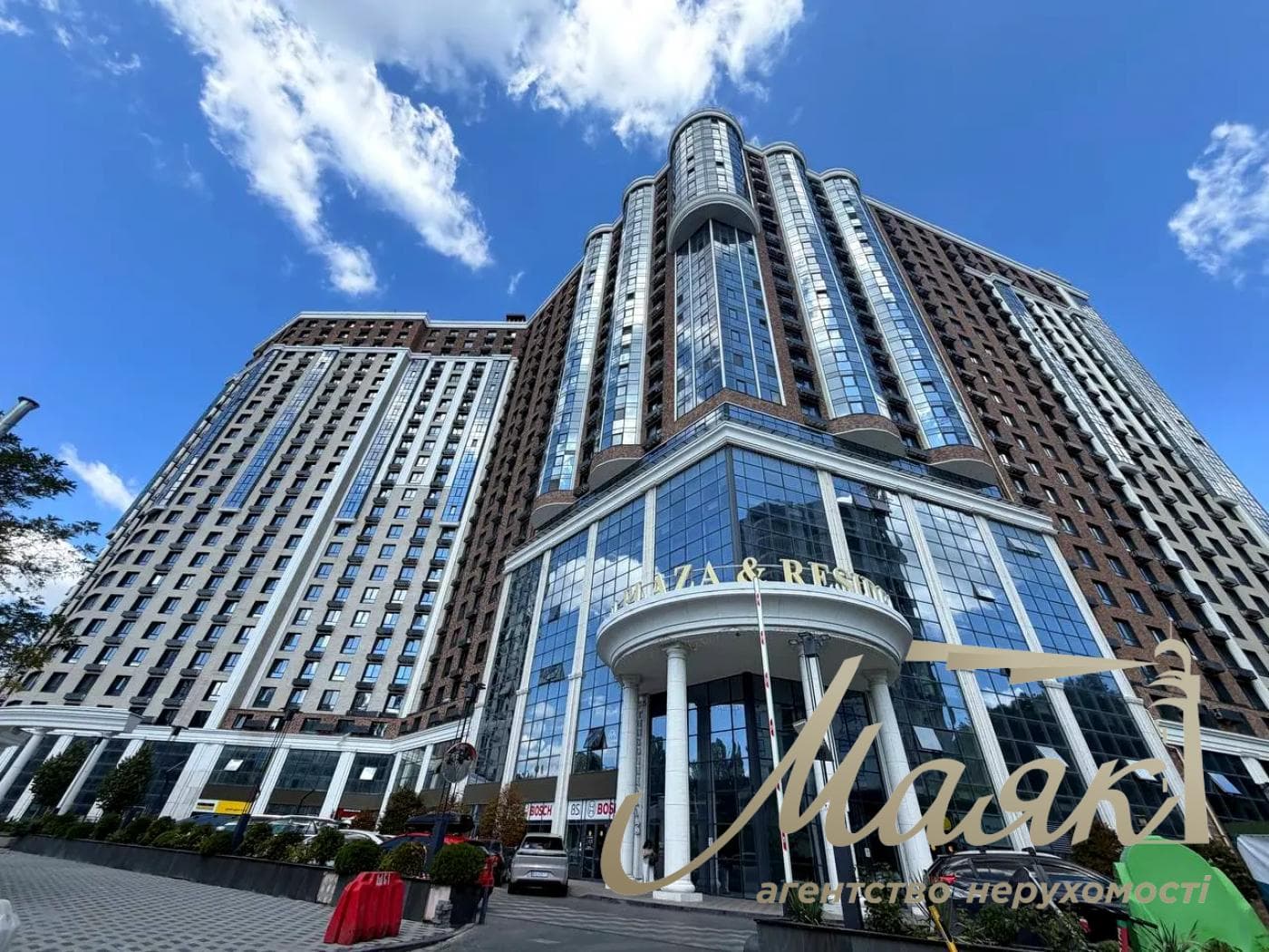 Оренда офісного приміщення (252 м²) у ЖК «Podil Plaza», на вул. Глибочицькій, 73