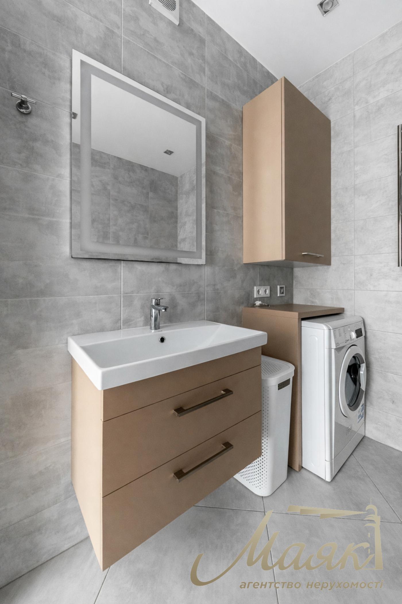 Rent 2-bedroom apartment in LCD str. Podvysotskogo, 4v, 50m², Pechersk, Kiev