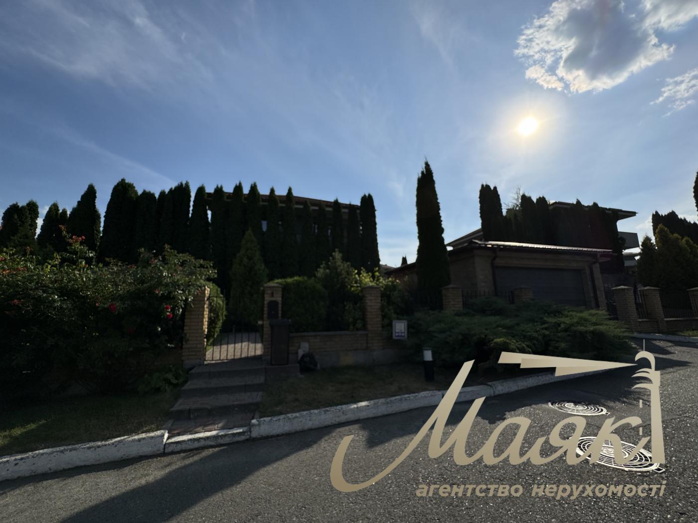 Rent 2-storey house 220m2 in. Ivankovici/Kruglyk, KG "Maetok"