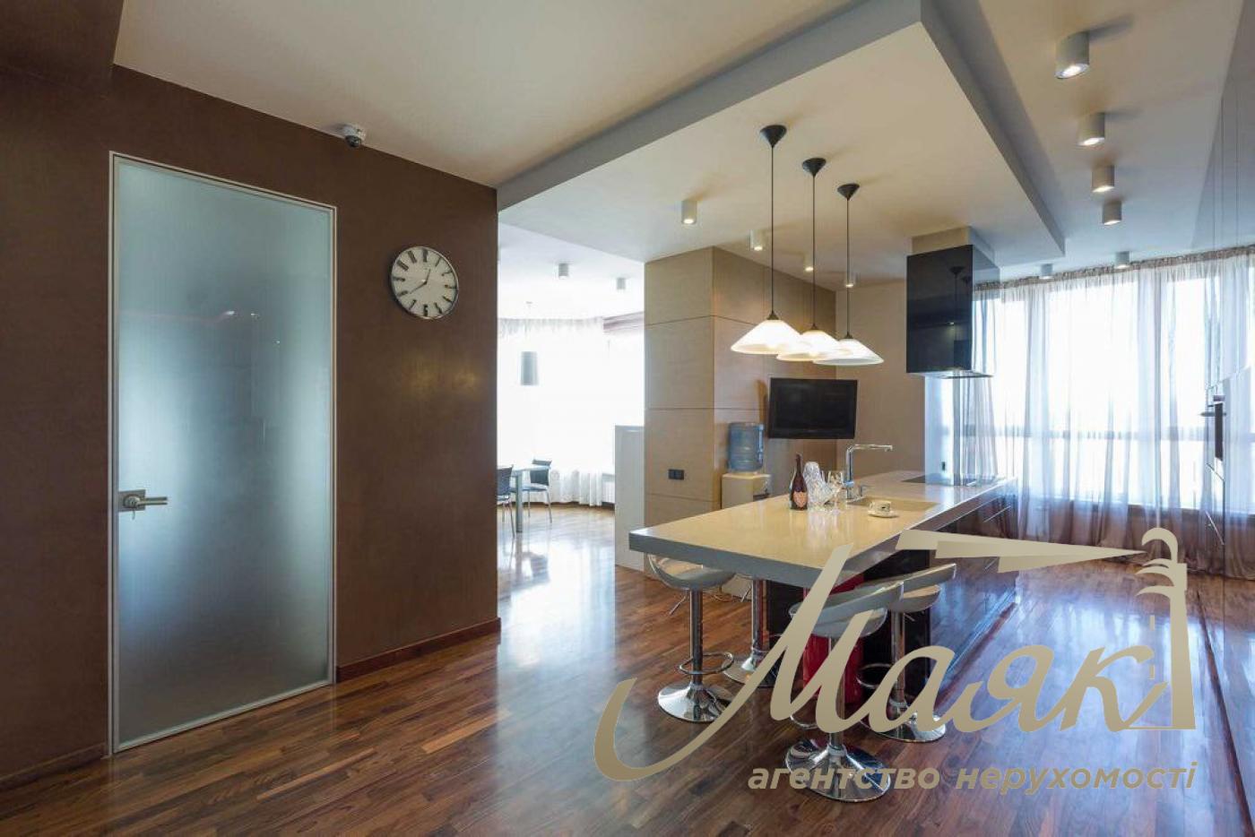 Sale of 4-room apartment, Kudryashova street 20, Vremena Goda residential complex, Solomensky district!