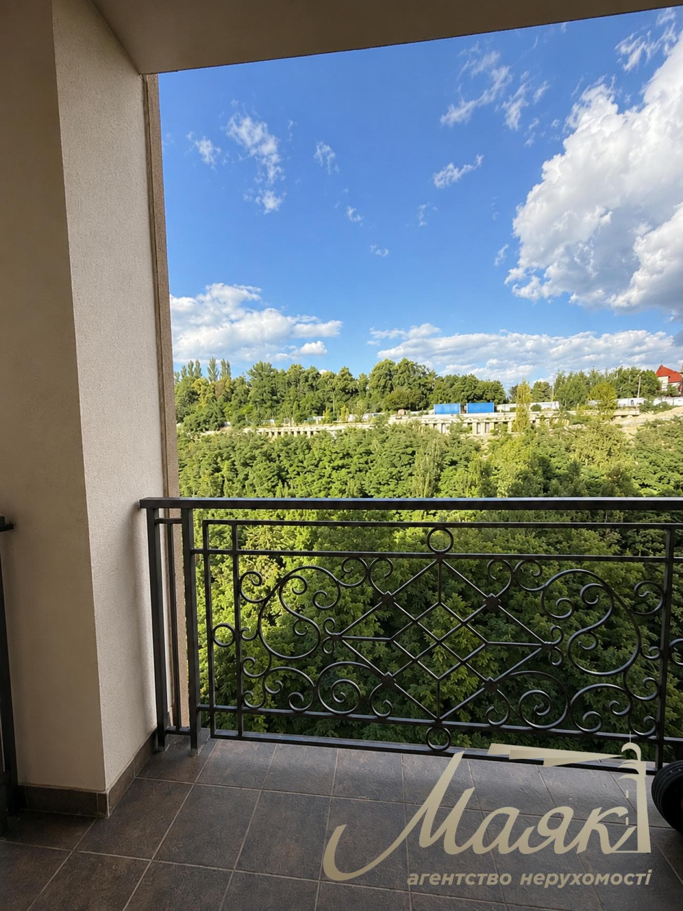 Продаж квартири з новим ремонтом та відкритим балконом у ЖК «52 Жемчужина / Pechersk Plaza», вул. Михайла Бойчука, Печерськ