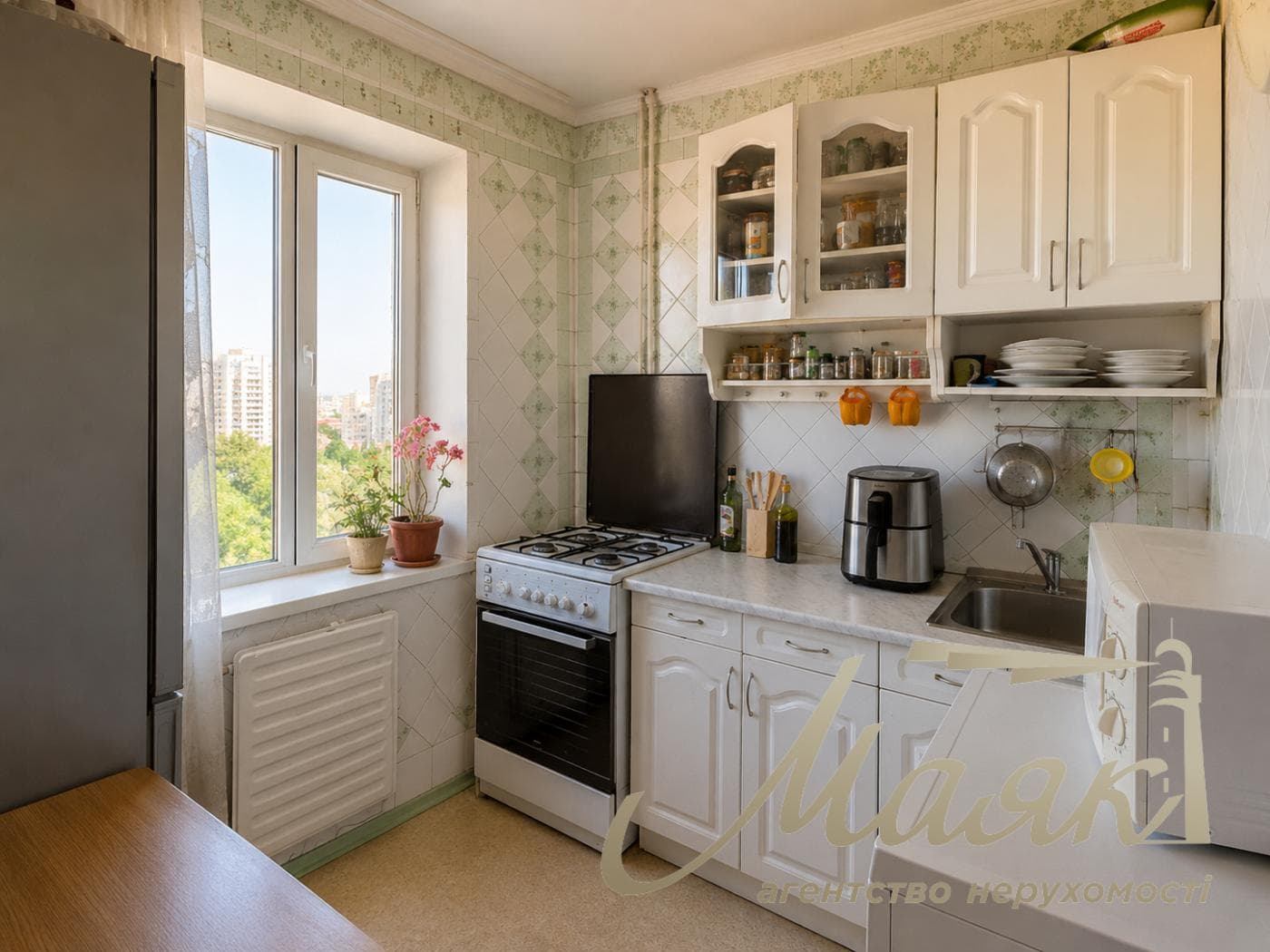 Продаж 2-кімнатної квартири площею 47,6 м² з ремонтом, вул. Левка Лук’яненка, 2Б, район Оболонь, Київ
