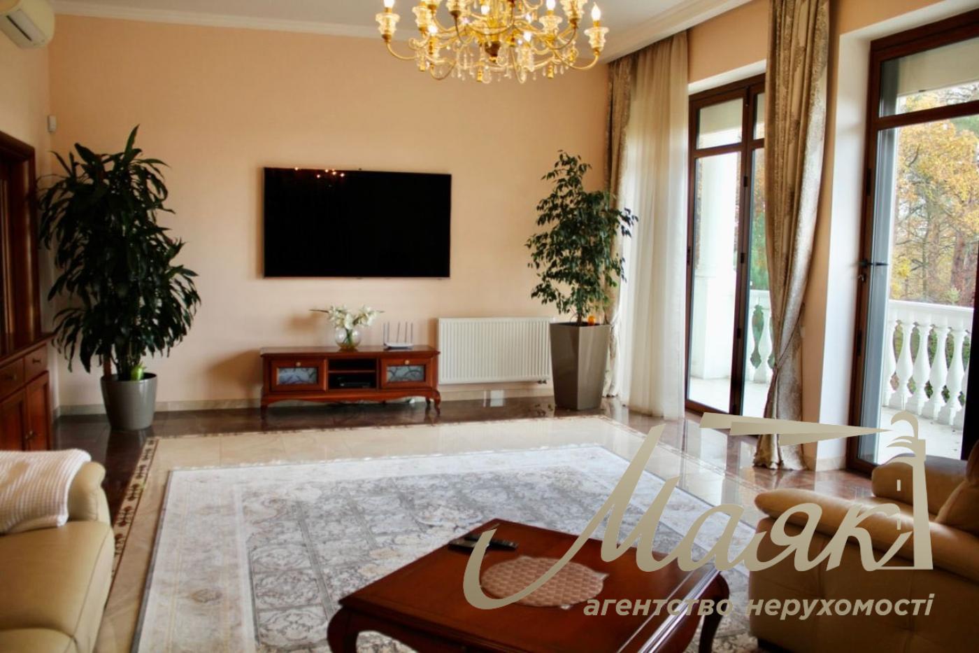 Продаж будинку 500 кв.м у Лісовому