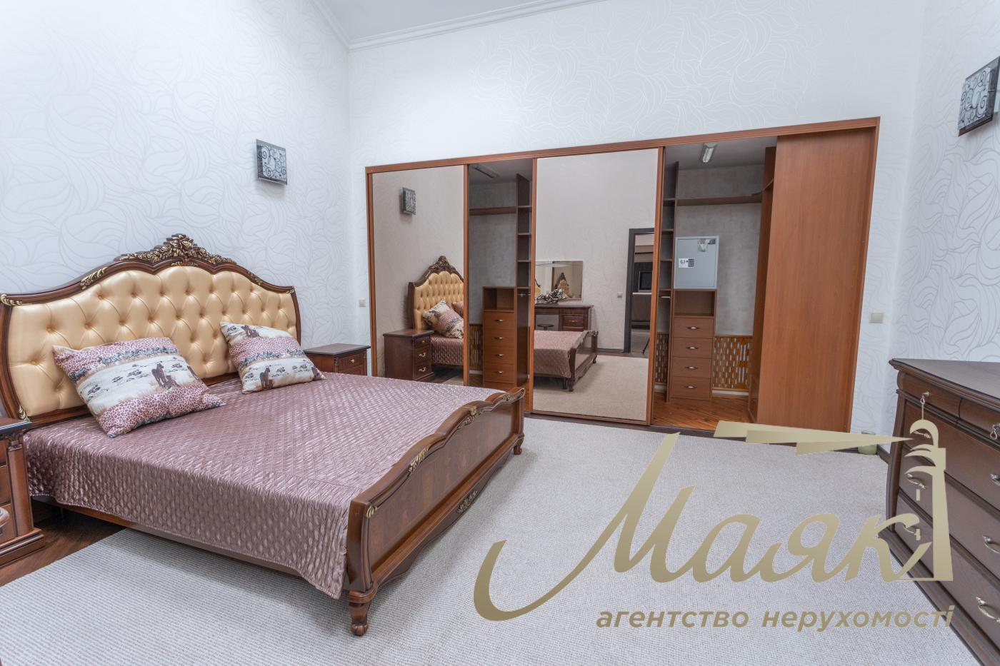 Продажа видового трехуровнего пентхауса 555м2, Ковпака 17, Нижний Печерск, метро Лыбедская