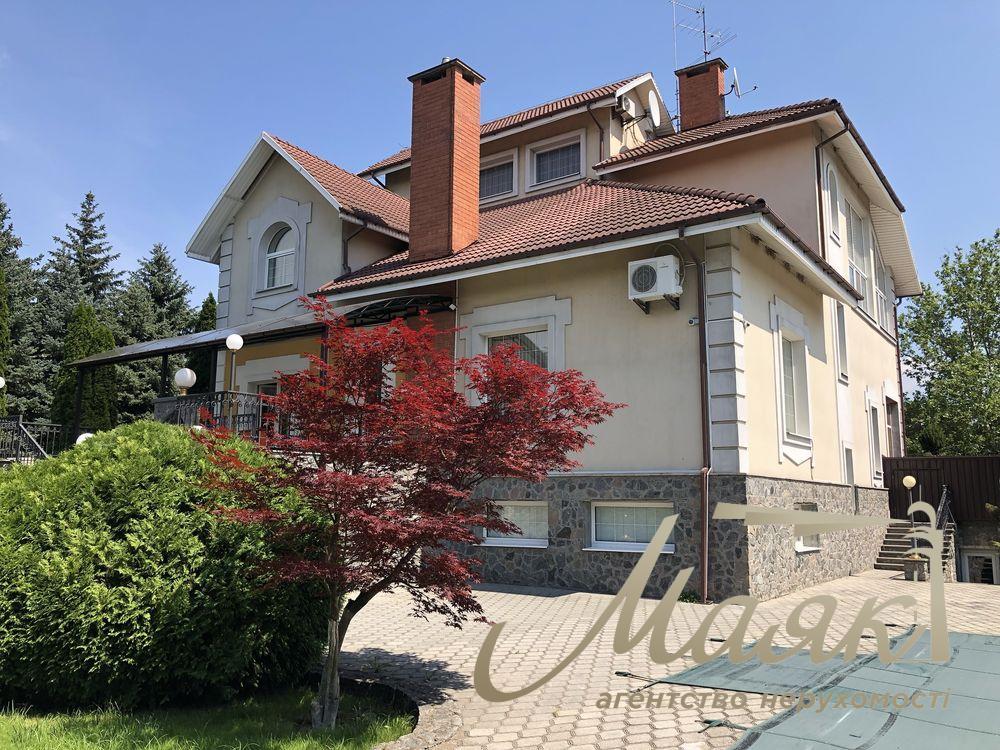 Продаж будинку з басейном у КМ "Золоті Ворота" Козин