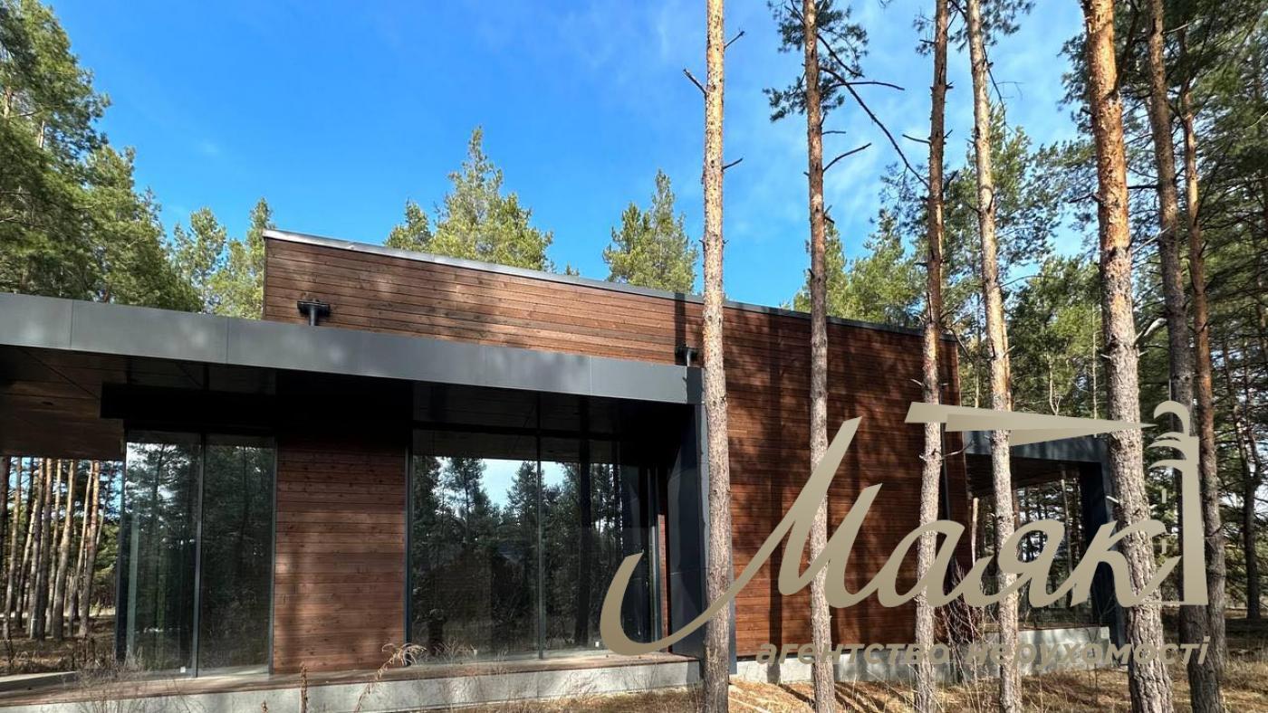 Продаж будинку в житловому комплексі Goodlife Park на березі Київського моря.