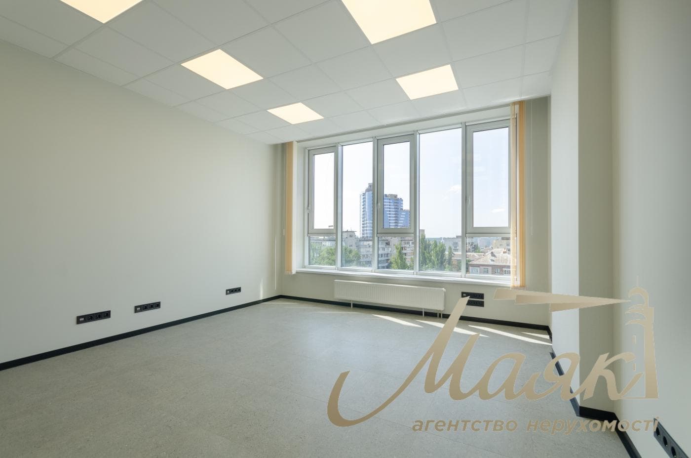 150 m² office space for rent in the Richmond residential complex, 26 McKenna Street; equipped with an inverter.
