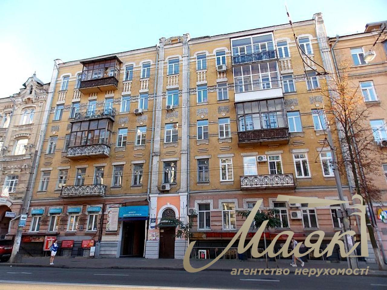 Sale of retail space in the center, Sichovykh Striltsiv (Artema) street