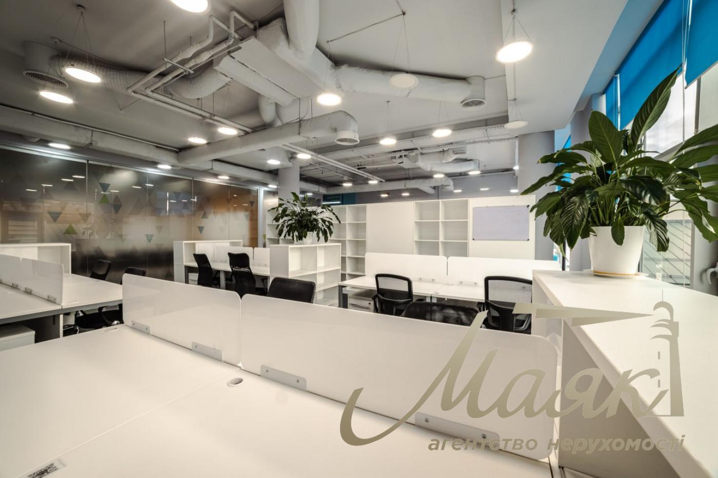 Оренда офісу 555 м2 у БЦ з ремонтом, меблями та терасою Олімпійська