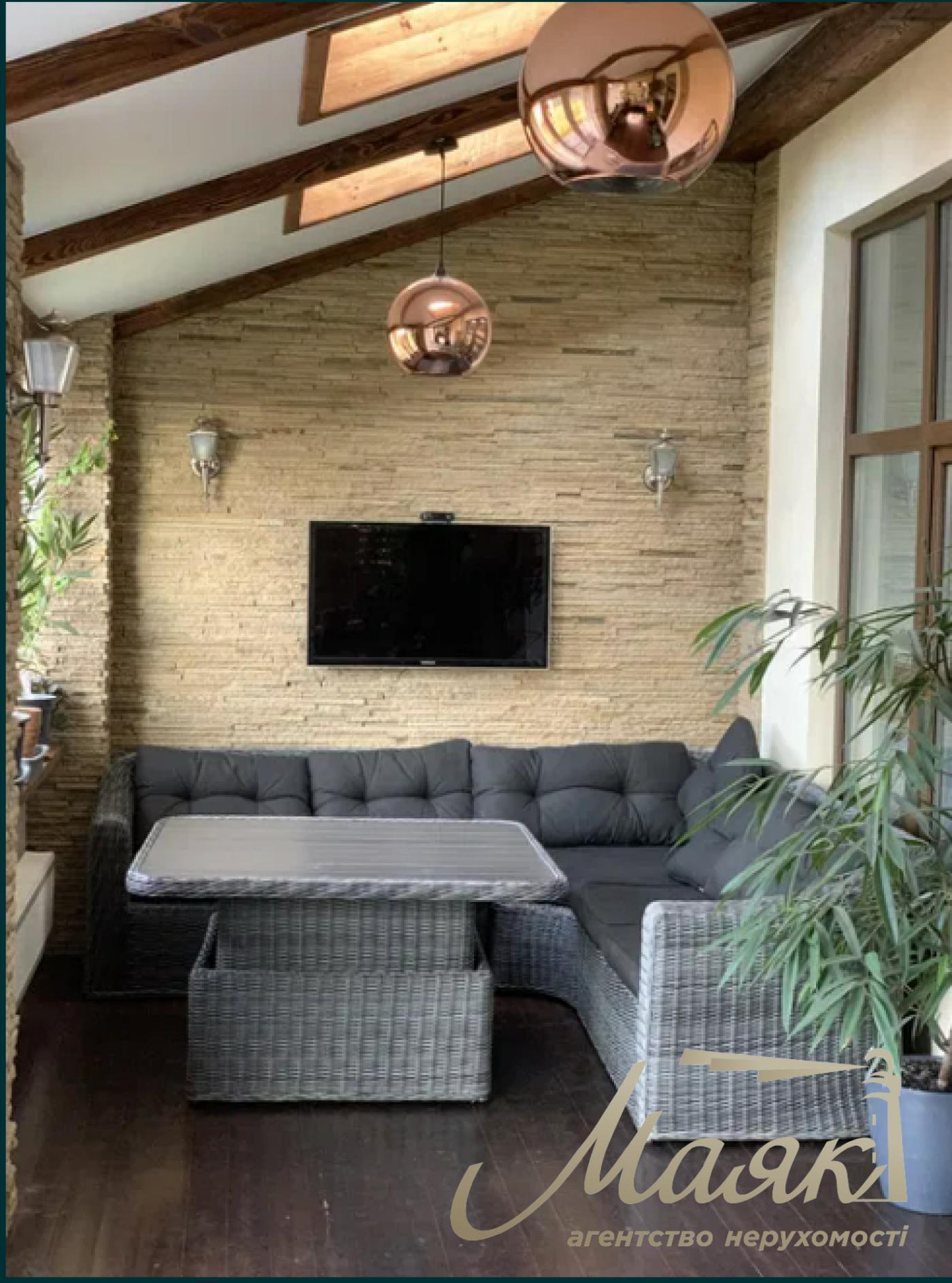 Rent a house 350m2 Osokorki, 1st East-far lane