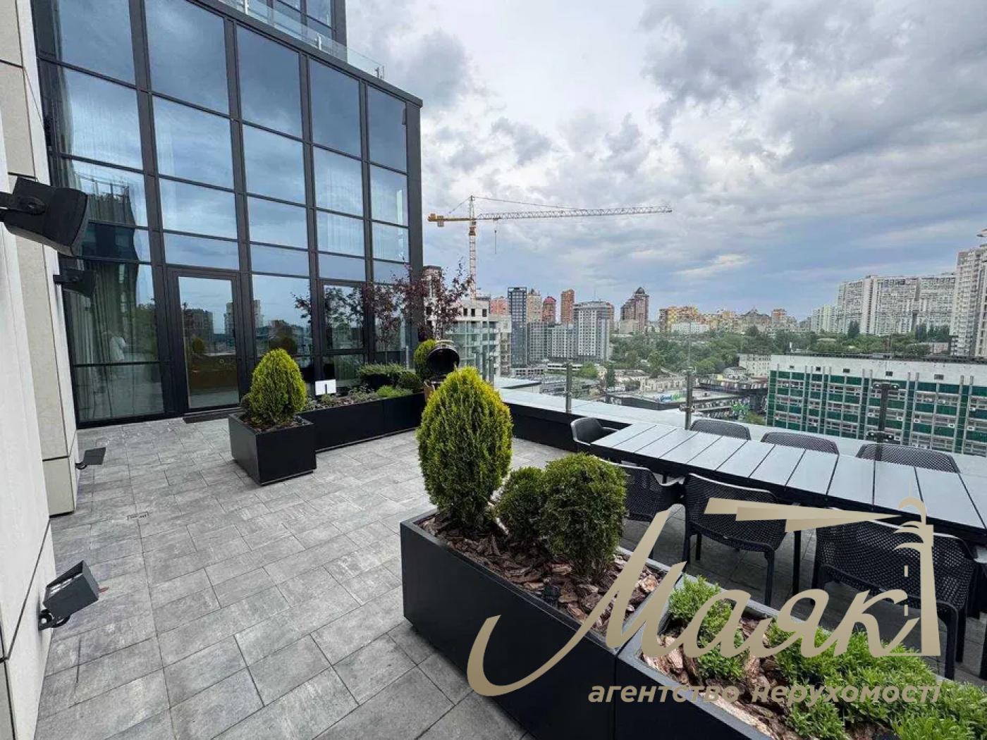 Продажа 4-комнатной квартиры ЖК Тринити, ул. В. Тютюнника