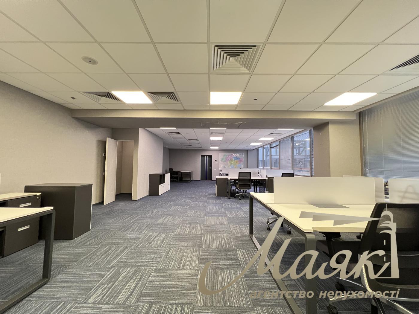 Оренда офісу 77 кв.м в БЦ Леонардо по вул. Богдана Хмельницького 52/17
