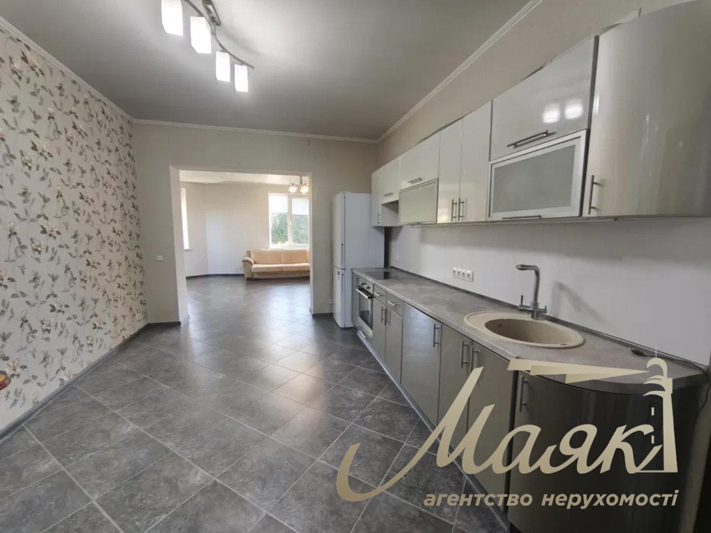 Продаж будинку з власним виходом до озера, 220 кв. м, на Осокорках, Дарницький район