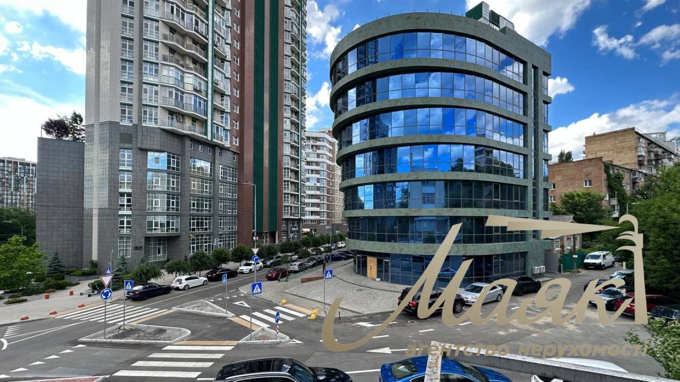Selling a plot of land for construction in the center of Kiev. Pechersk.