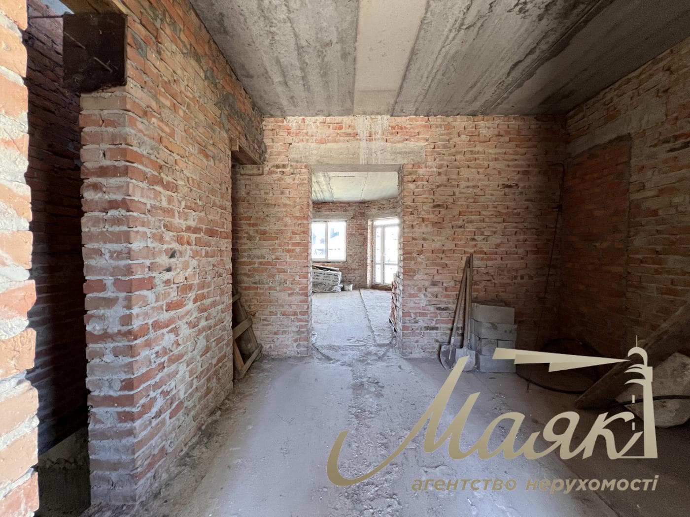 Capital brick house for sale 270m2 near Kiev, Novoobukhivske direction