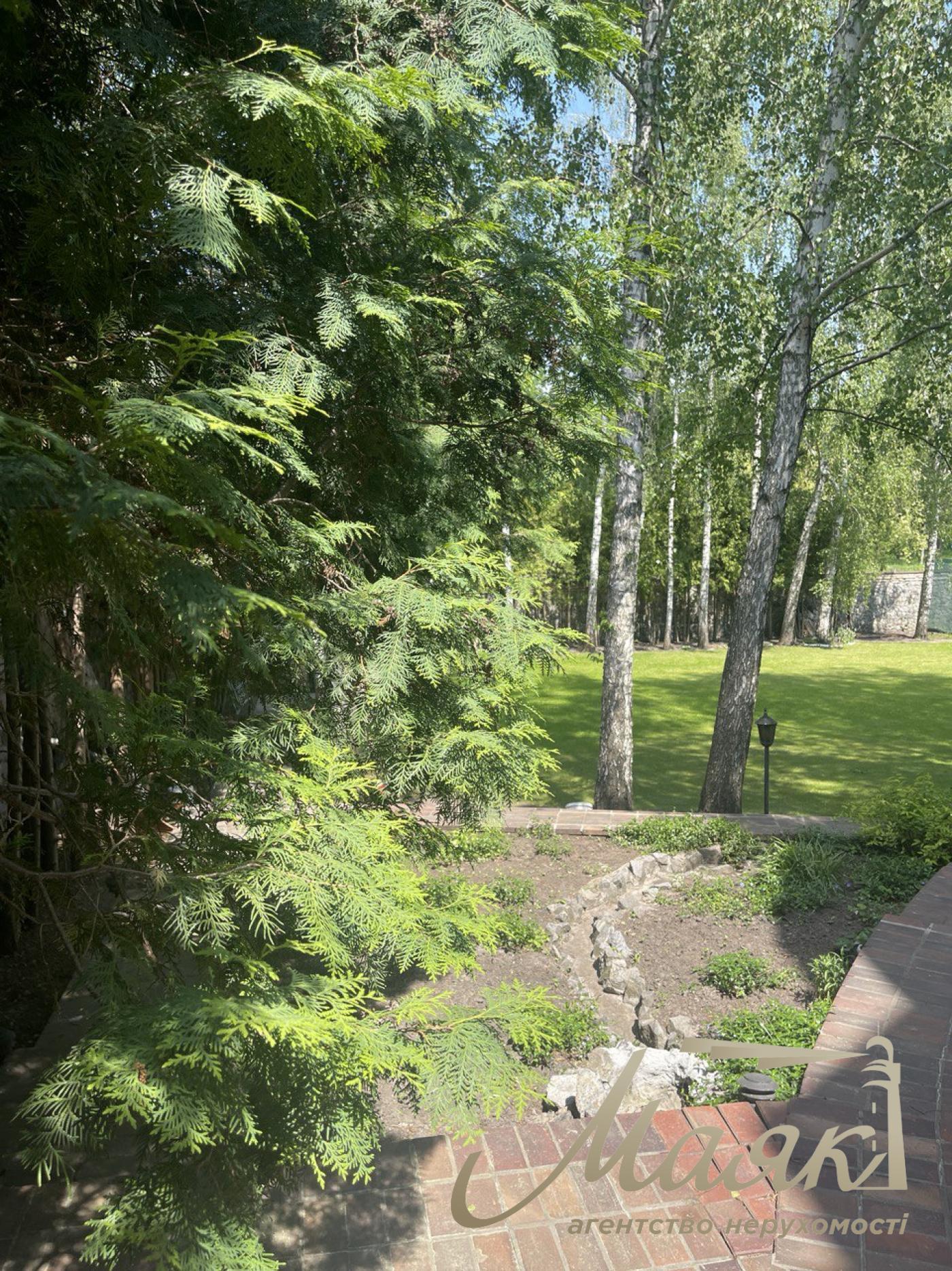 Продажа дома 800кв.м возле  Площади Шевченка