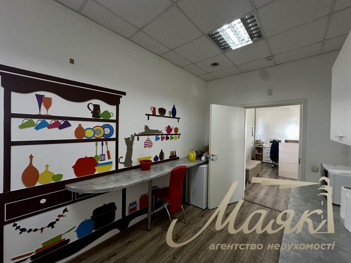 Rent a front building (656m2) on 7.5 hectares, Sadovaya street, with. Sofievskaya Borschagovka