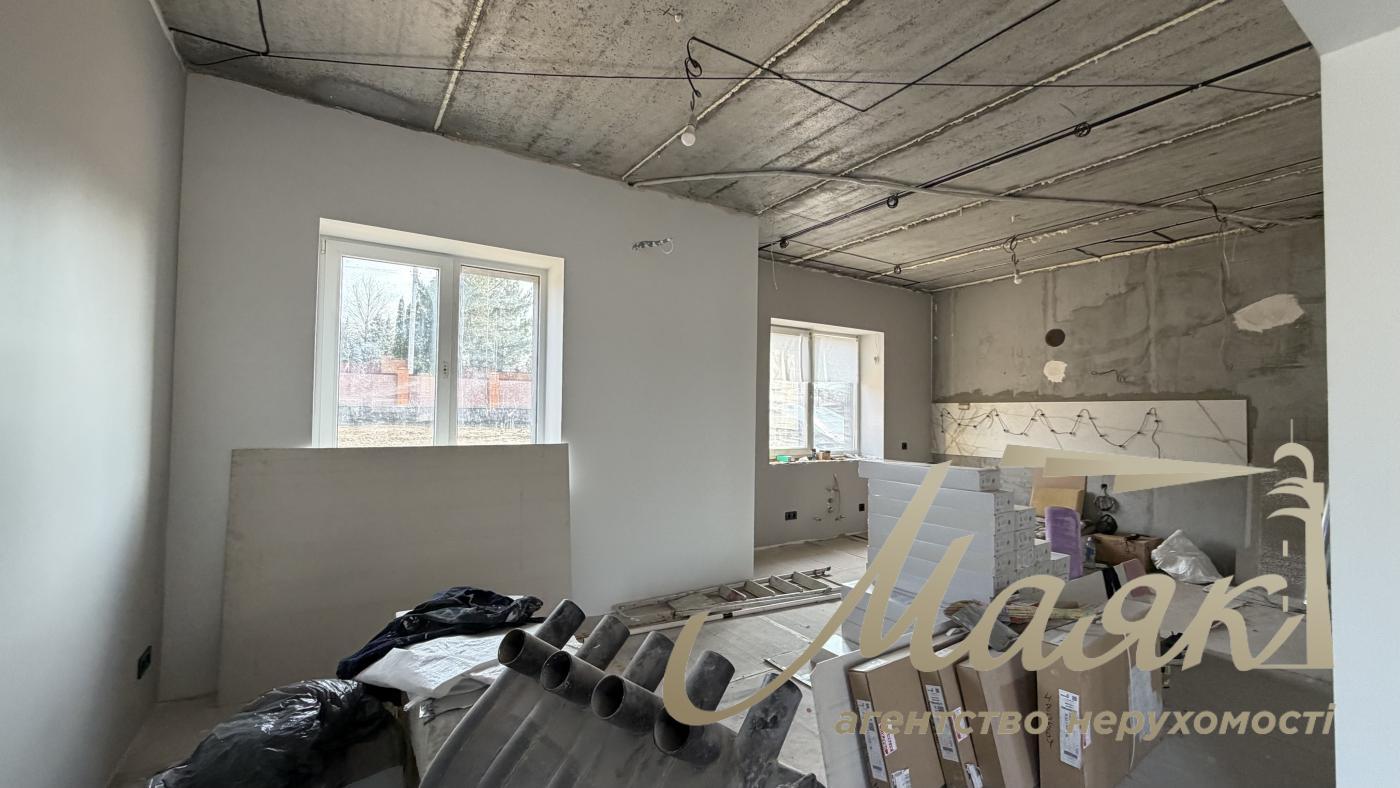 Продаж будинку 326м2 у закритому КМ в Іванковичах