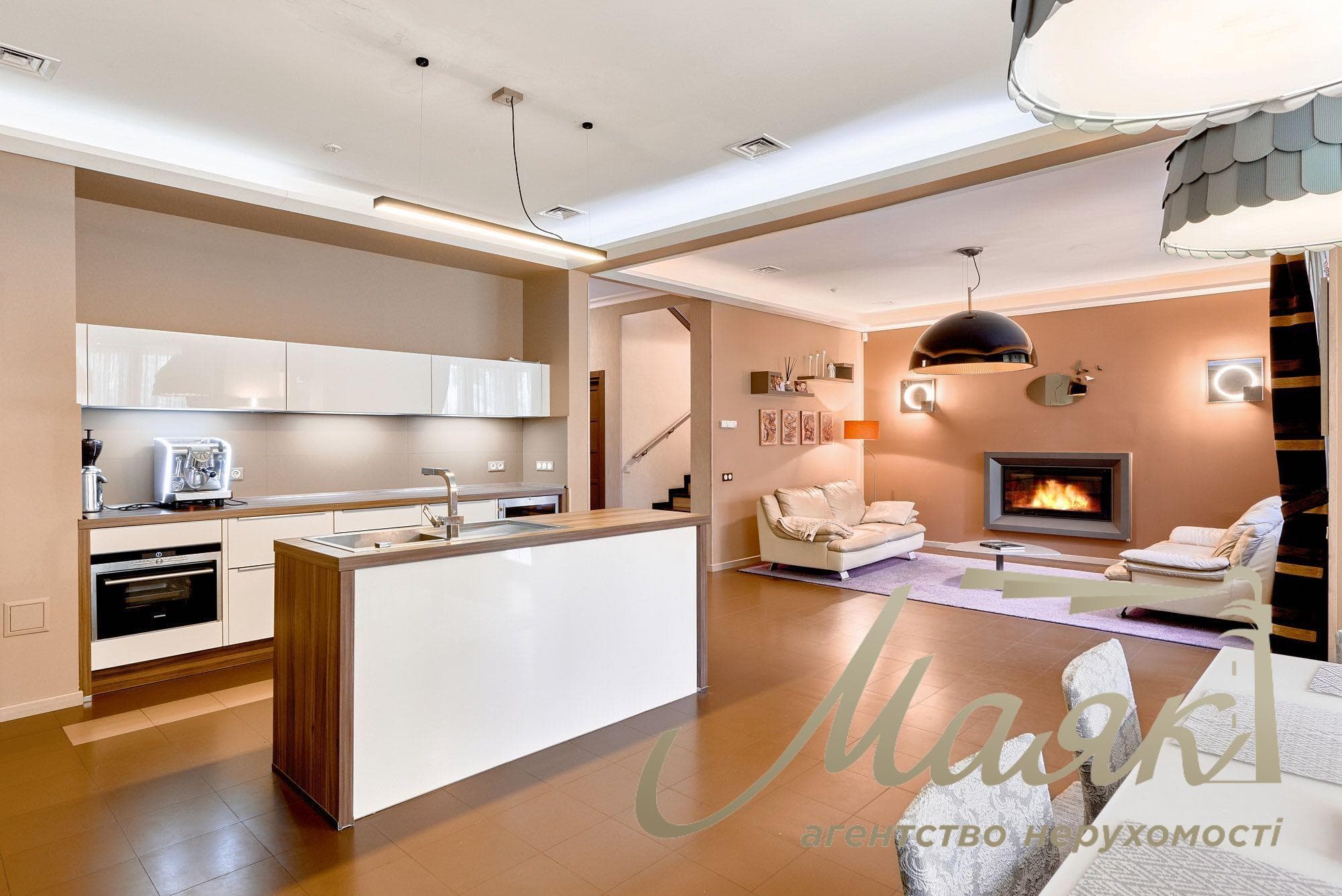 Продаж сучасного будинку площею 252 м² в елітному котеджному містечку Riviera Village, закрита територія