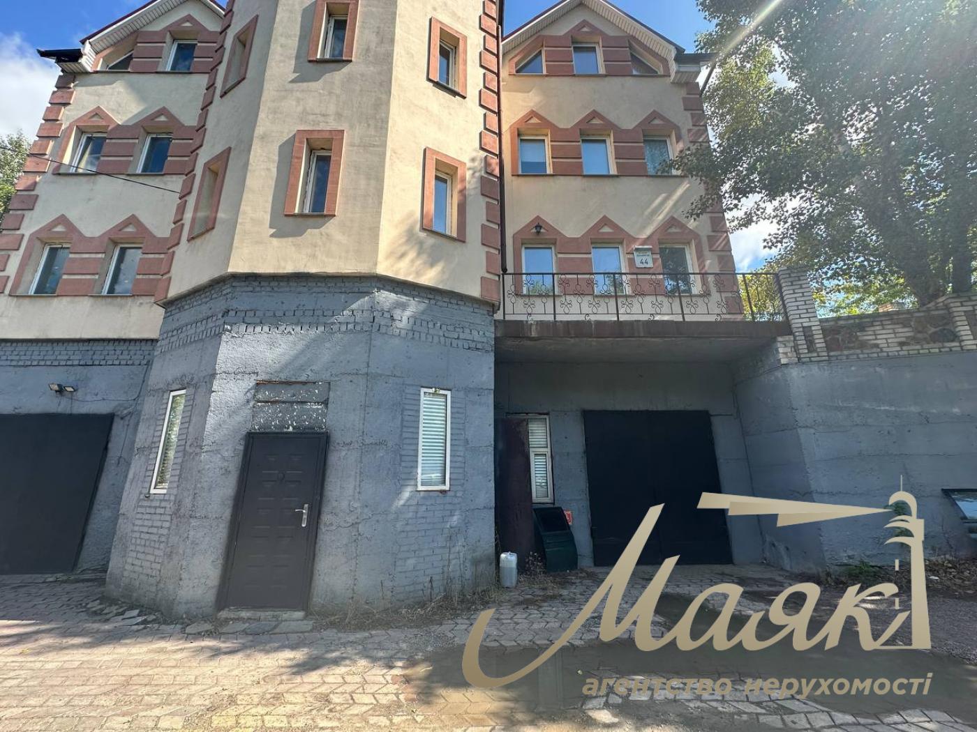 Продажа дома 1000м2 по ул.Ольжича 44, Шевченковский район.