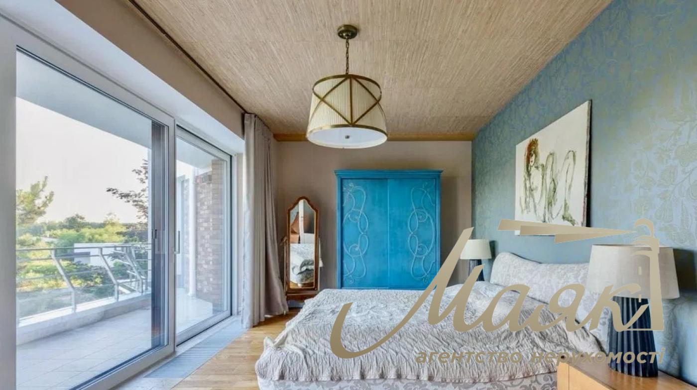 Modern house for sale with swimming pool and decorative pond, area Koncha-Zaspa