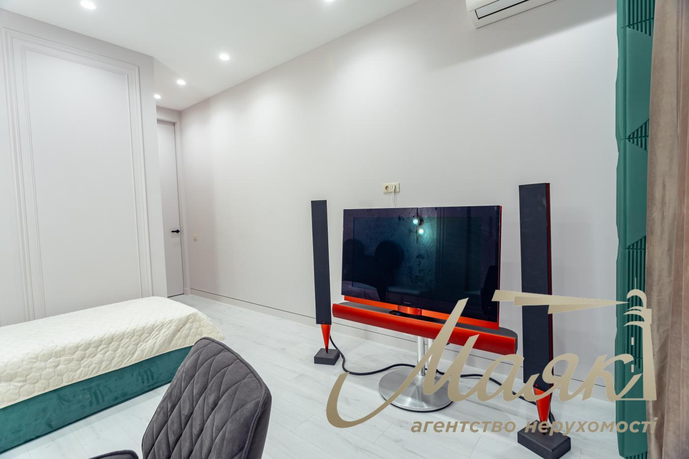 Продаж пентхауса 195 м² з терасою та дизайнерським ремонтом у ЖК Park Avenue VIP, Київ