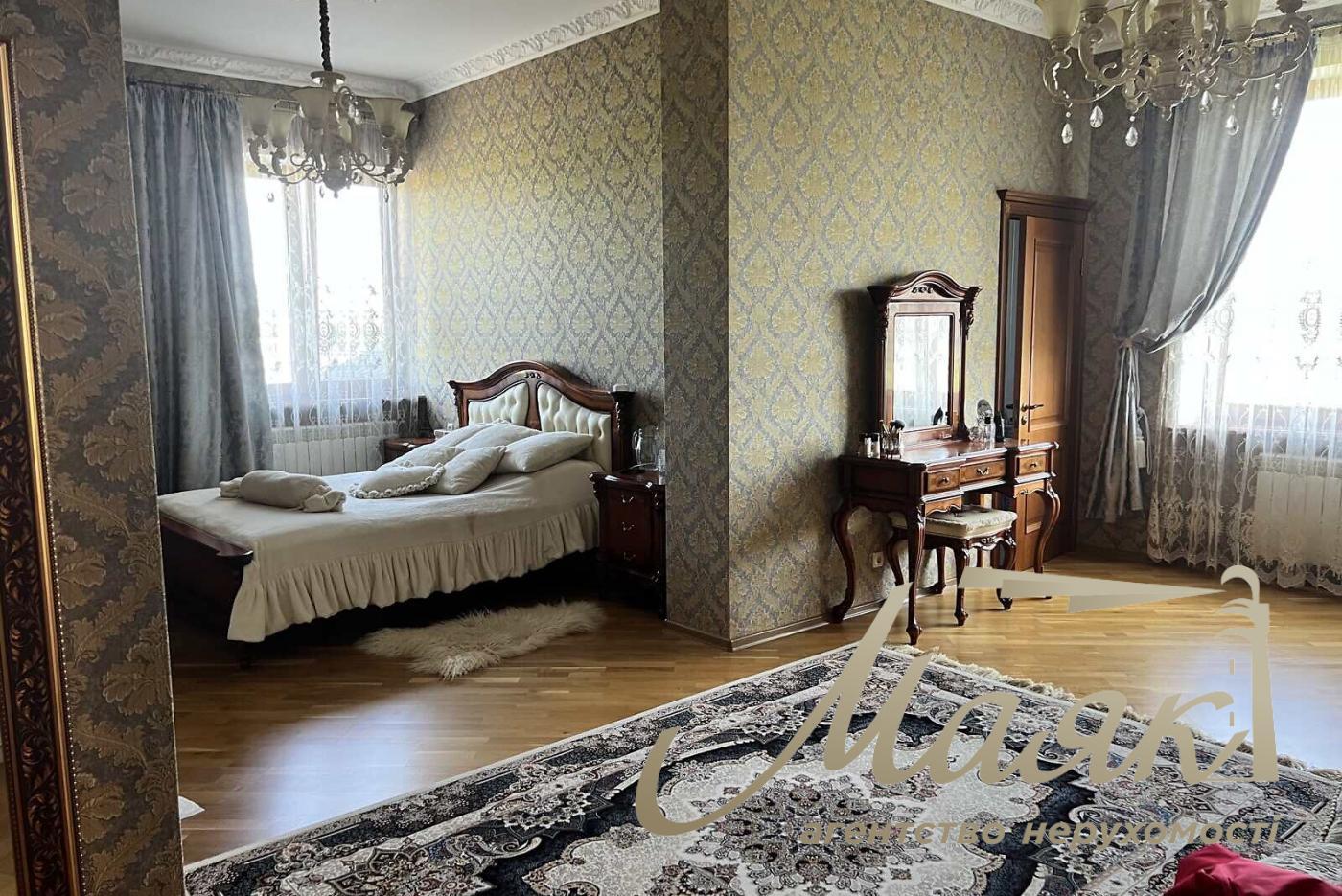 Продаж будинку з дизайнерським ремонтом у Нових Петрівцях, 35 соток, 650м2, вул. Івана Кудрі