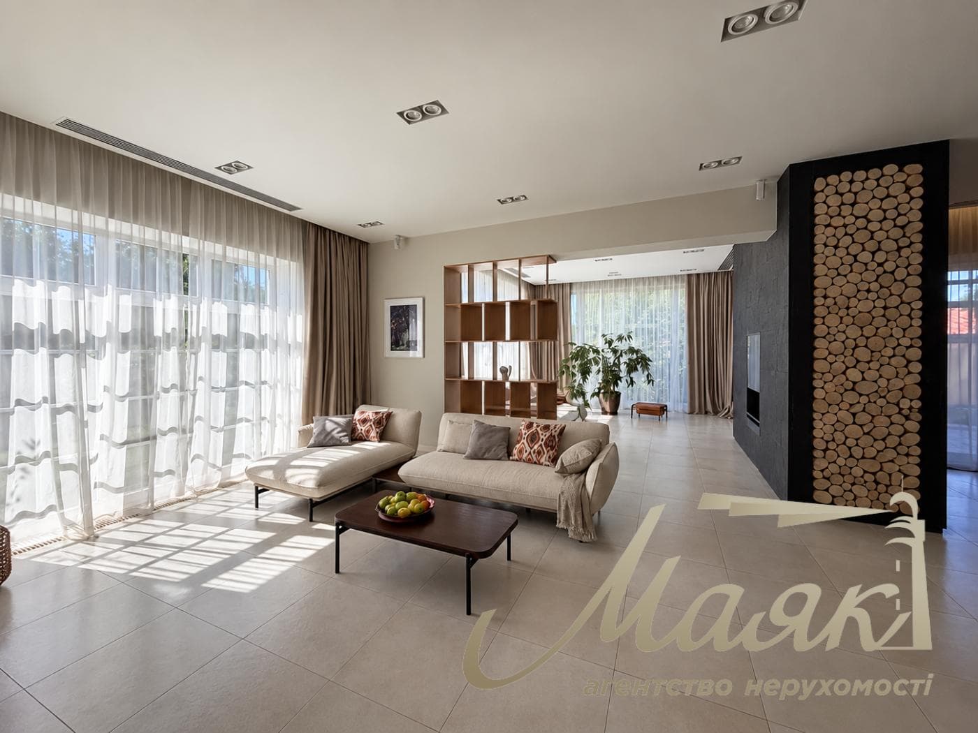 Оренда 2-поверхового будинку площею 570 м², Плюти