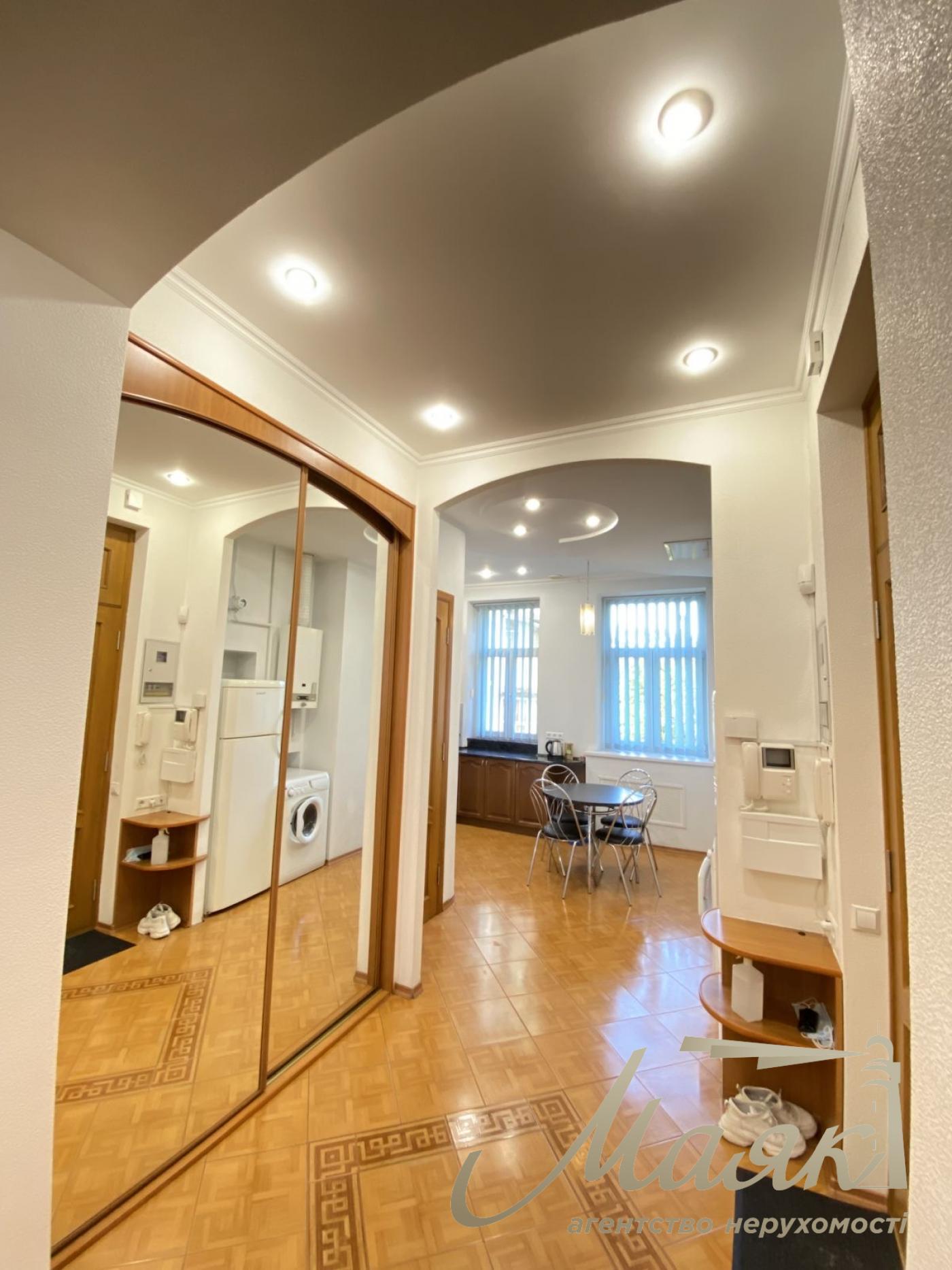 Аренда 3к. квартиры, ул. Антоновича (Горького), 4/6, Центр