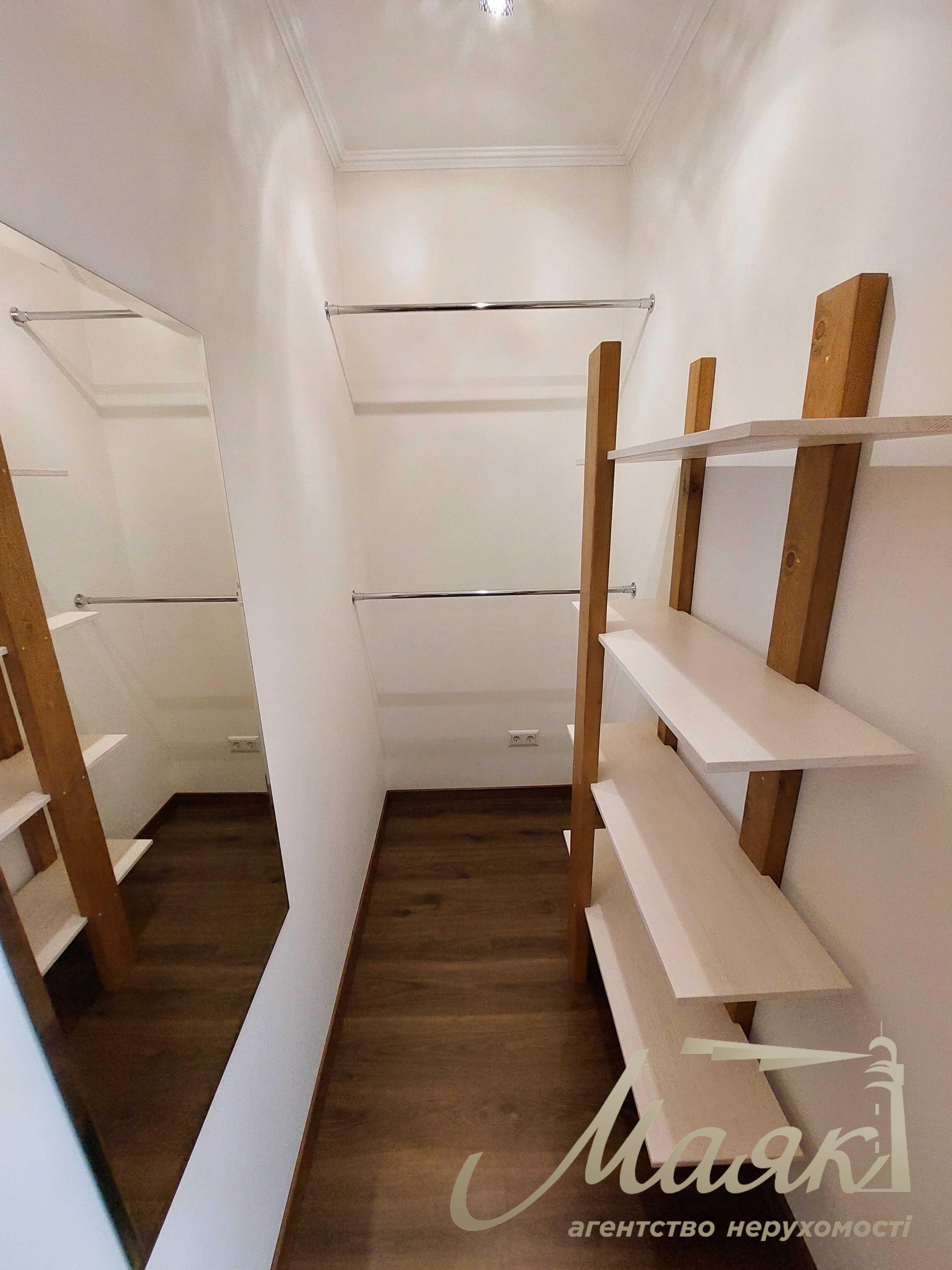 Продаж будинку з ремонтом 147м2 у Лісниках, біля озера.