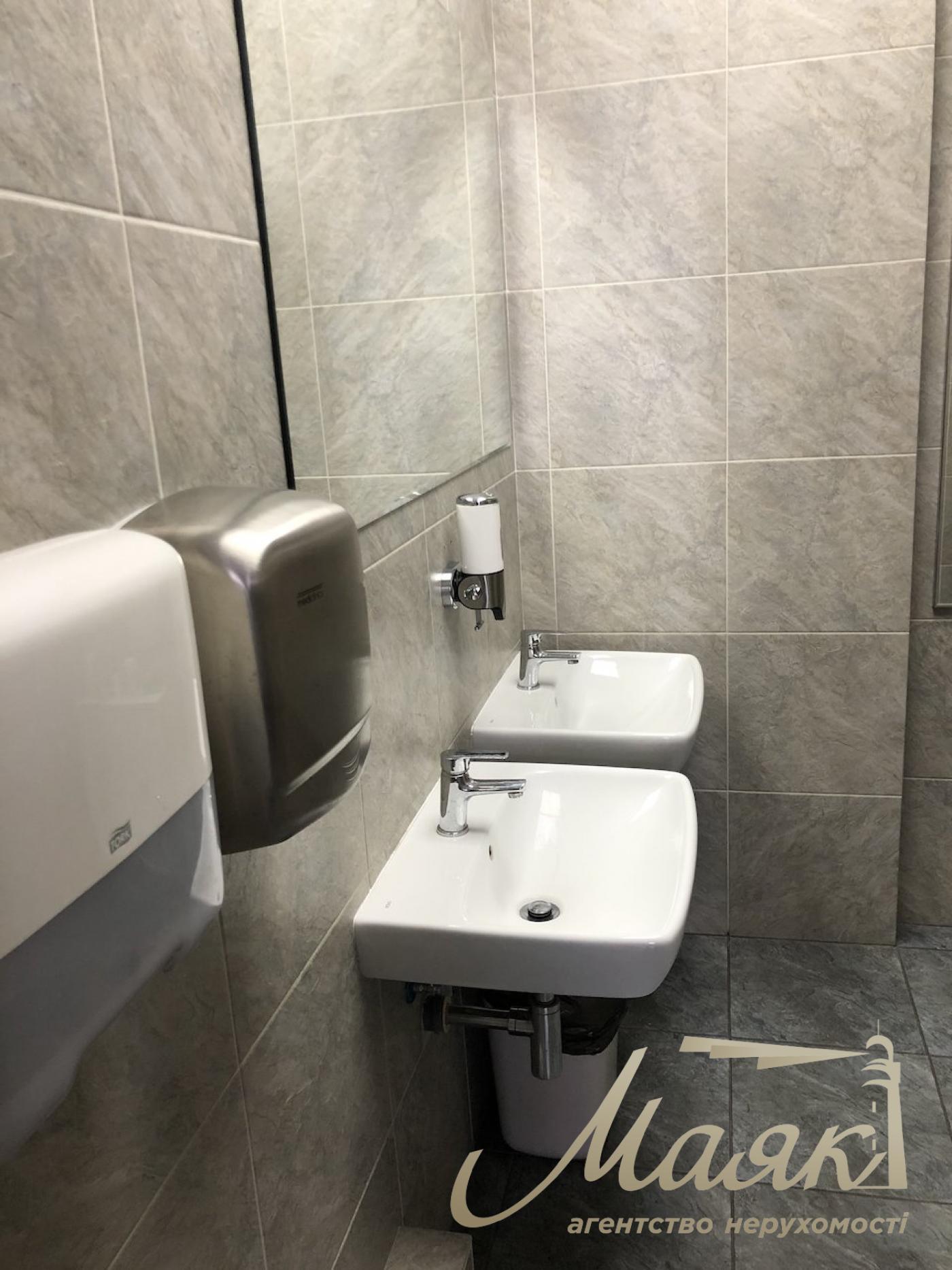 Оренда офісу 220м2 на Воздвиженці по вул.Дегтярна 8, Поділ.