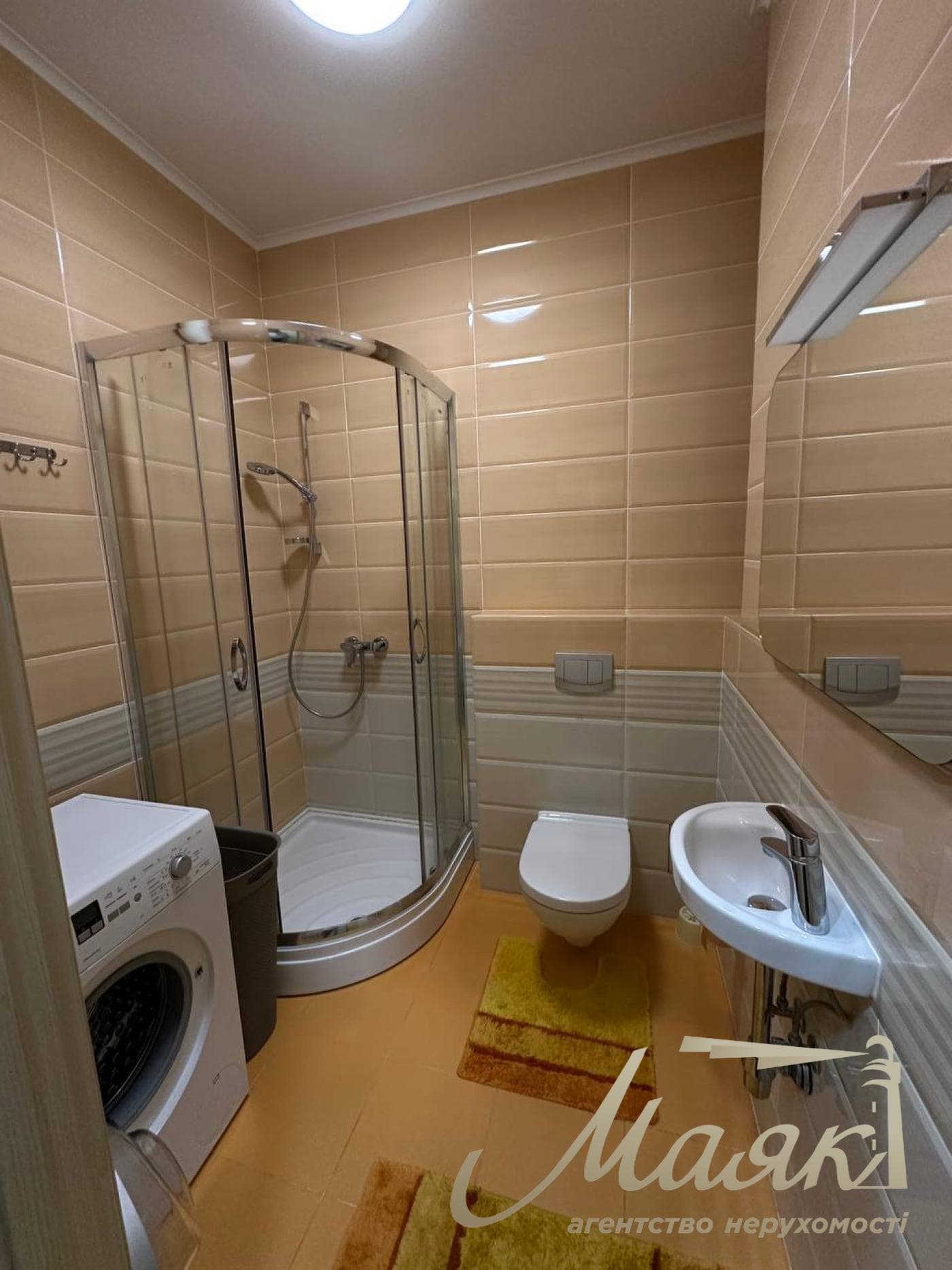Rent a three-bedroom apartment in the Novopecherskie Lipki residential complex, Verkholyad