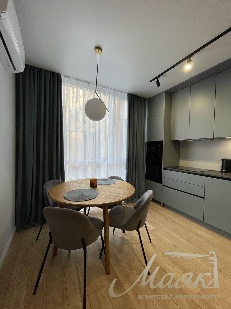 Продаж сучасної квартири 38 м² з дизайнерським ремонтом у ЖК Файна Таун, Шевченківський