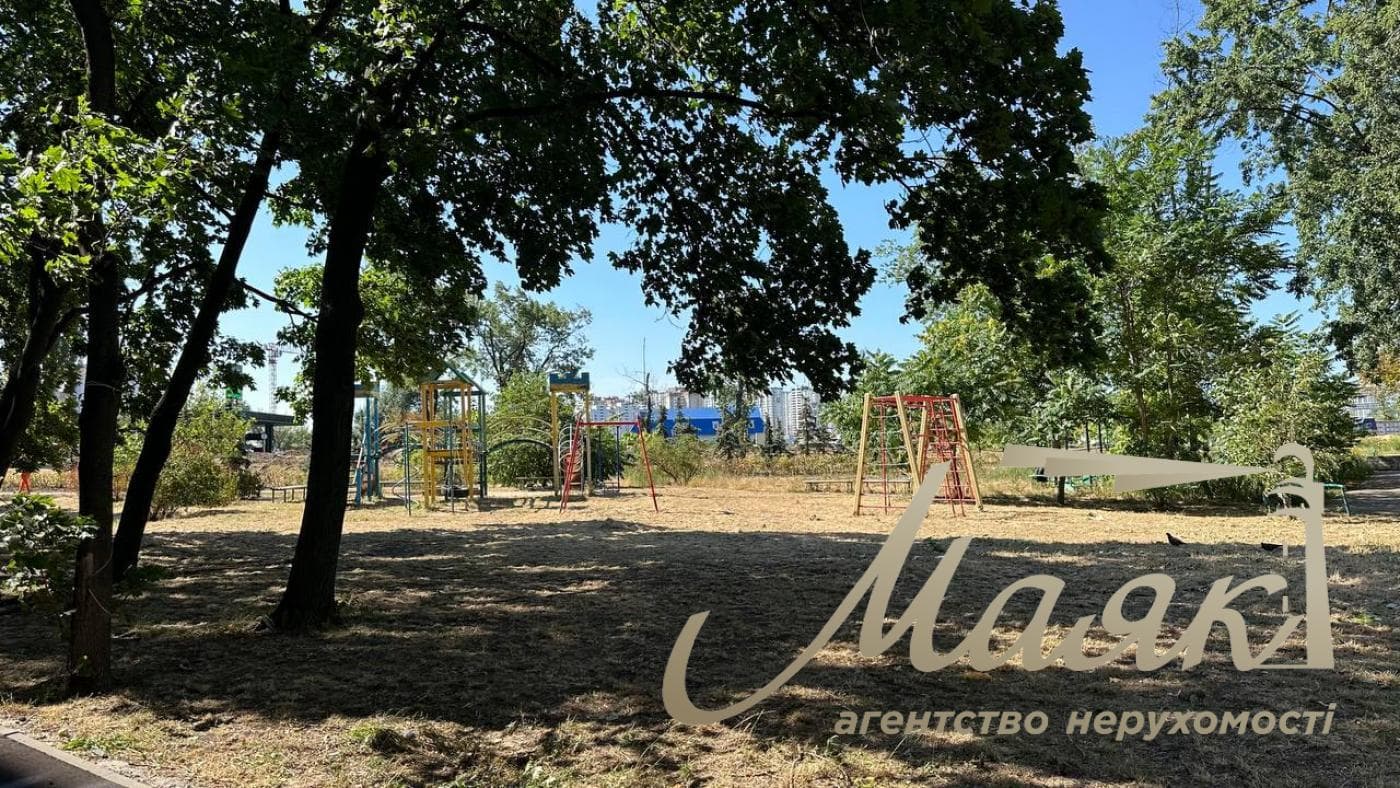 Продажа 3-комнатной квартиры Харьковское шоссе 21/1, Дарницкий район
