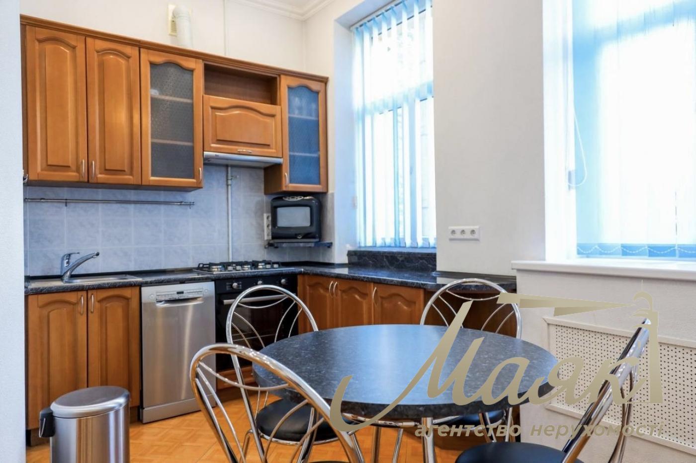 Аренда 3к. квартиры, ул. Антоновича (Горького), 4/6, Центр