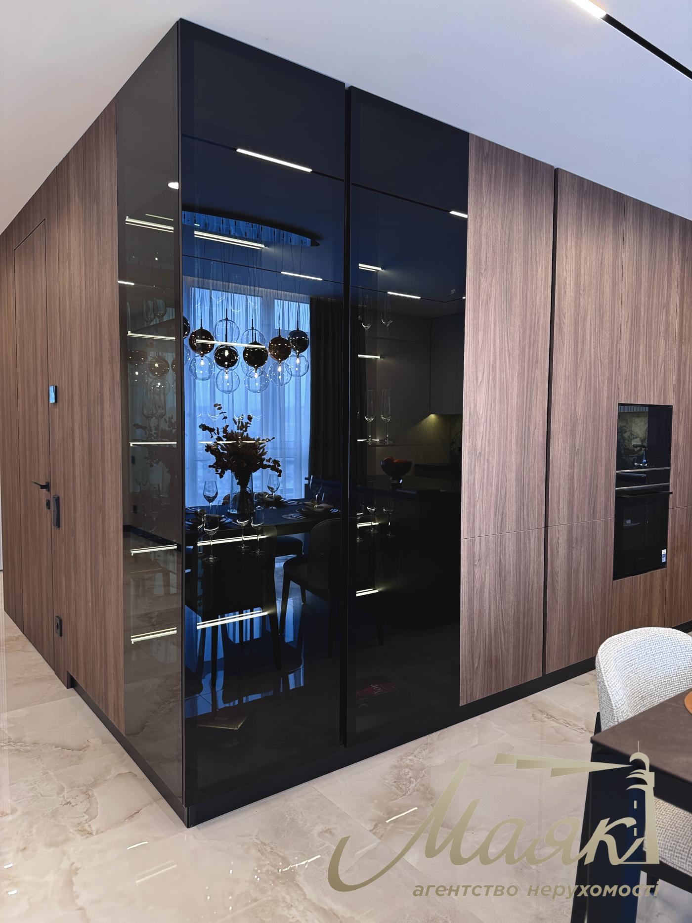 Продаж квартири 120m2 в ЖК Французький квартал 2, вул. Джона Маккейна 3а, Центр, Київ